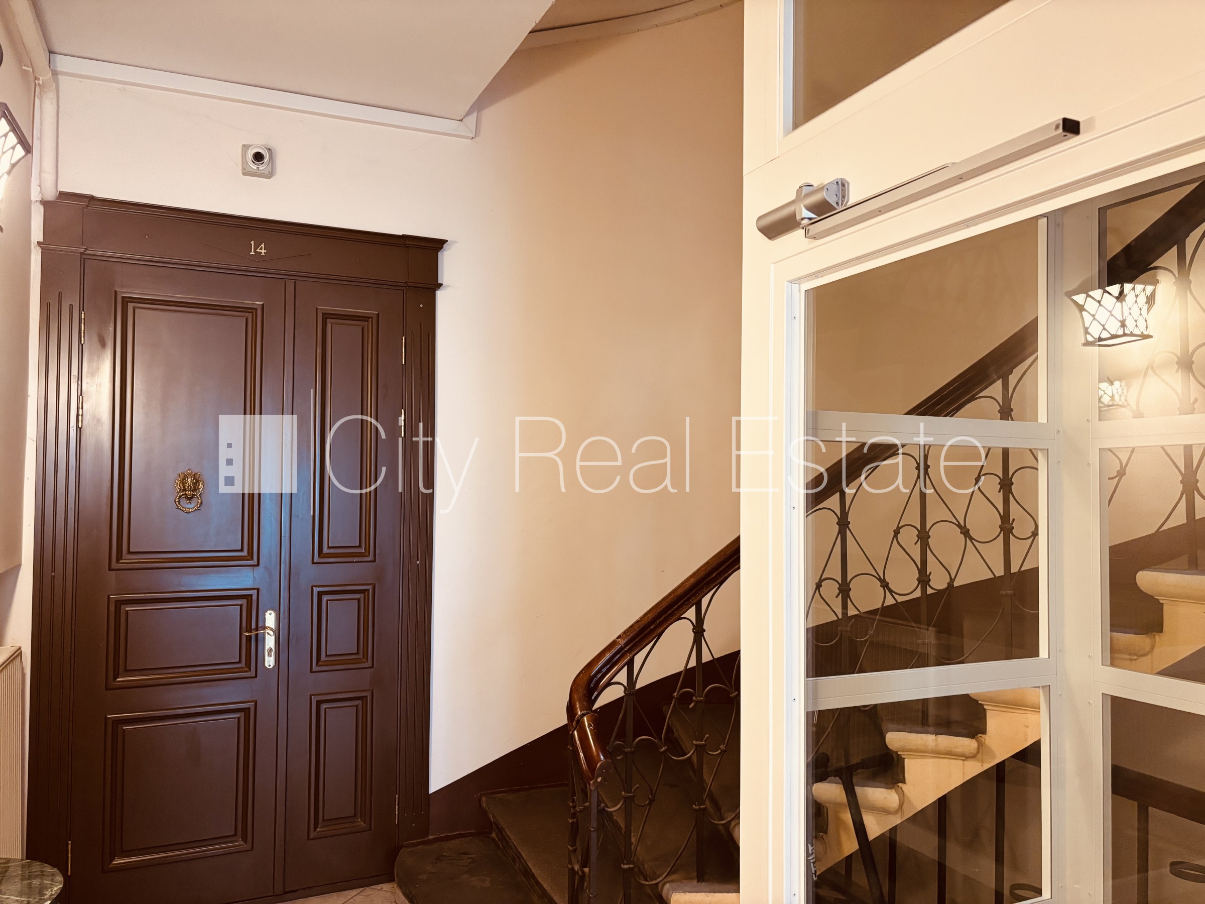 Sludinājumi. Fasādes māja, renovēta māja, teritorijas iebrauktuves vārti aprīkoti ar automatizētu atvēršanās un Cena: 1200 EUR/mēn Foto #13