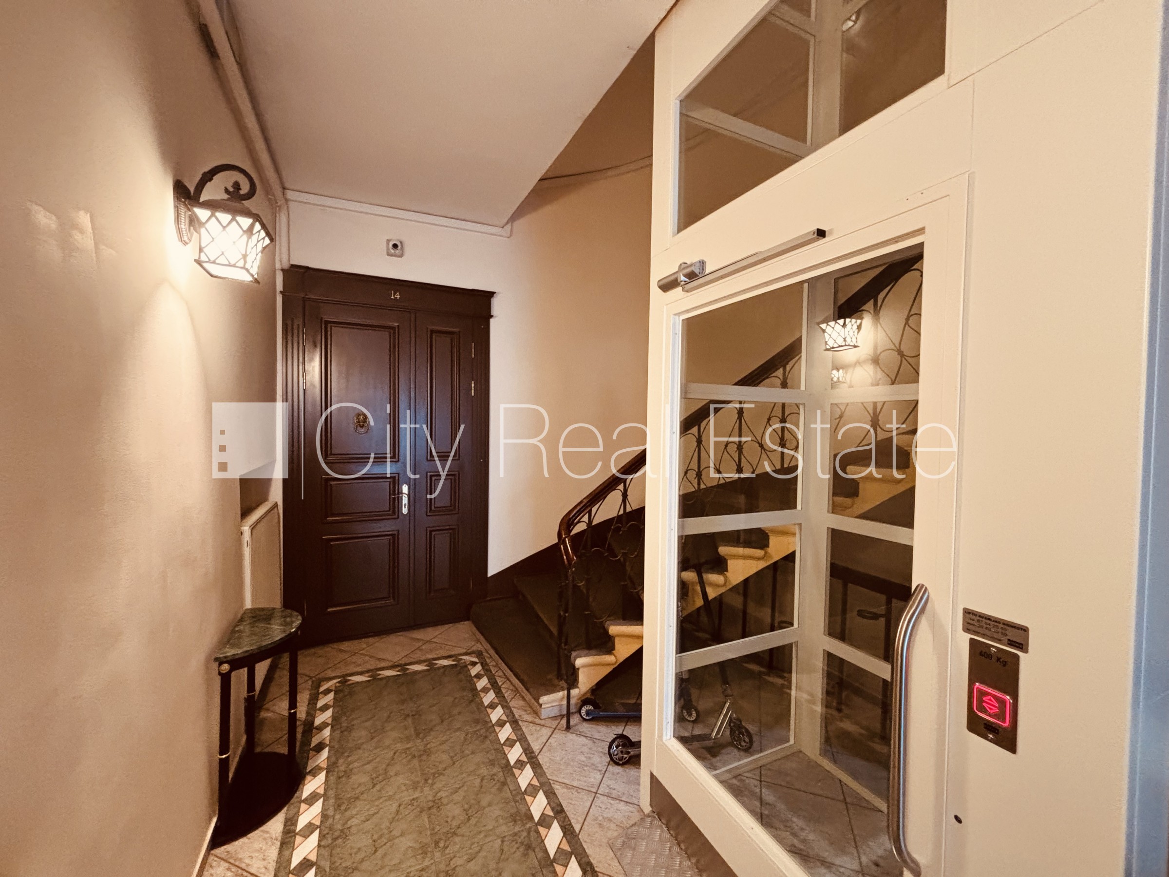 Sludinājumi. Fasādes māja, renovēta māja, teritorijas iebrauktuves vārti aprīkoti ar automatizētu atvēršanās un Cena: 1200 EUR/mēn Foto #12