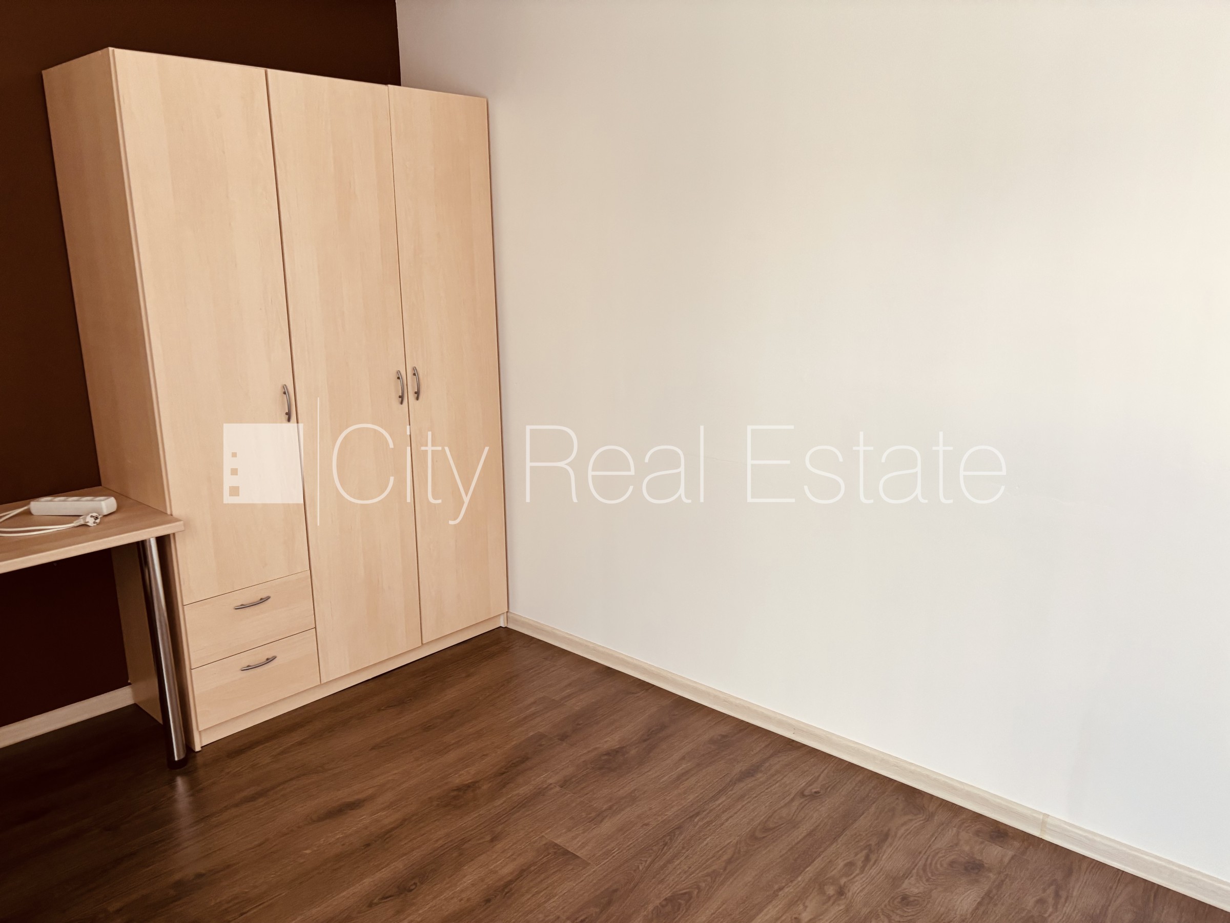 Sludinājumi. Fasādes māja, renovēta māja, teritorijas iebrauktuves vārti aprīkoti ar automatizētu atvēršanās un Cena: 1200 EUR/mēn Foto #8