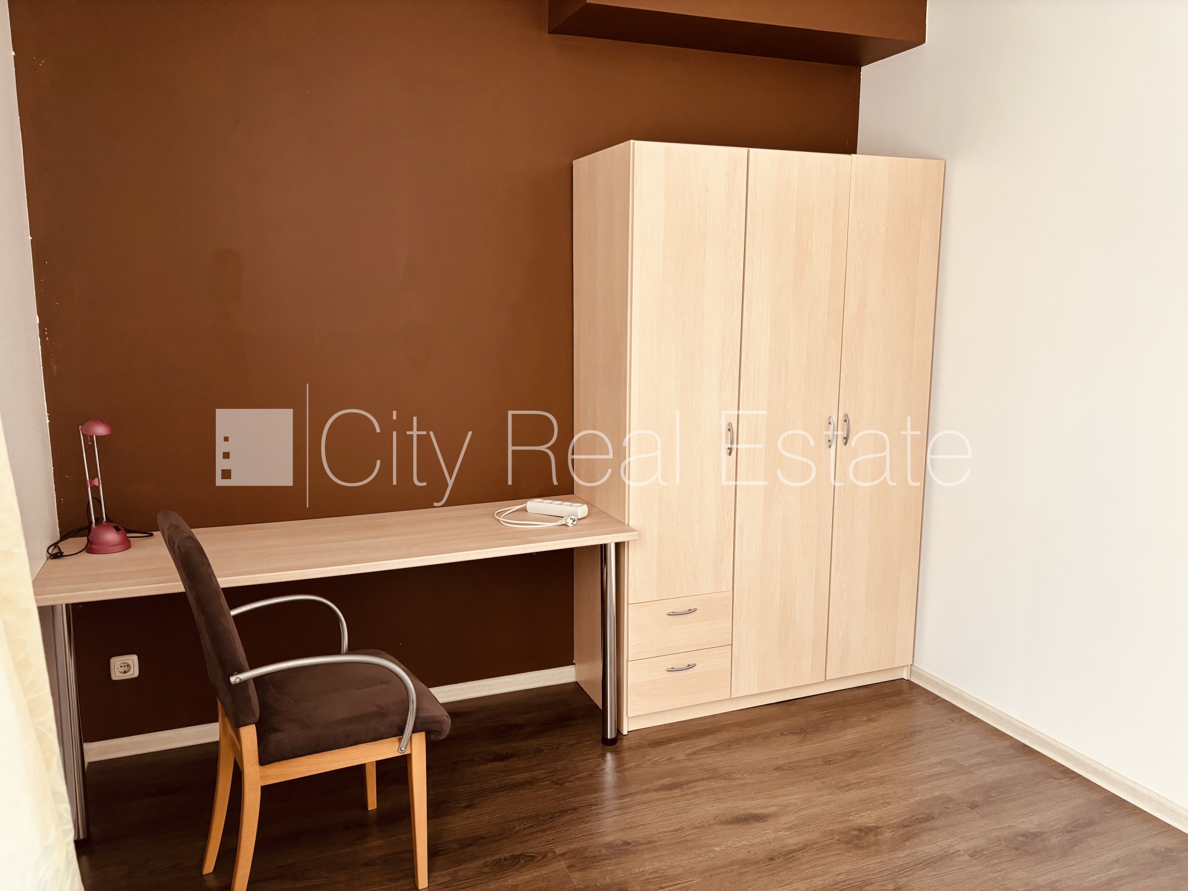 Sludinājumi. Fasādes māja, renovēta māja, teritorijas iebrauktuves vārti aprīkoti ar automatizētu atvēršanās un Cena: 1200 EUR/mēn Foto #6