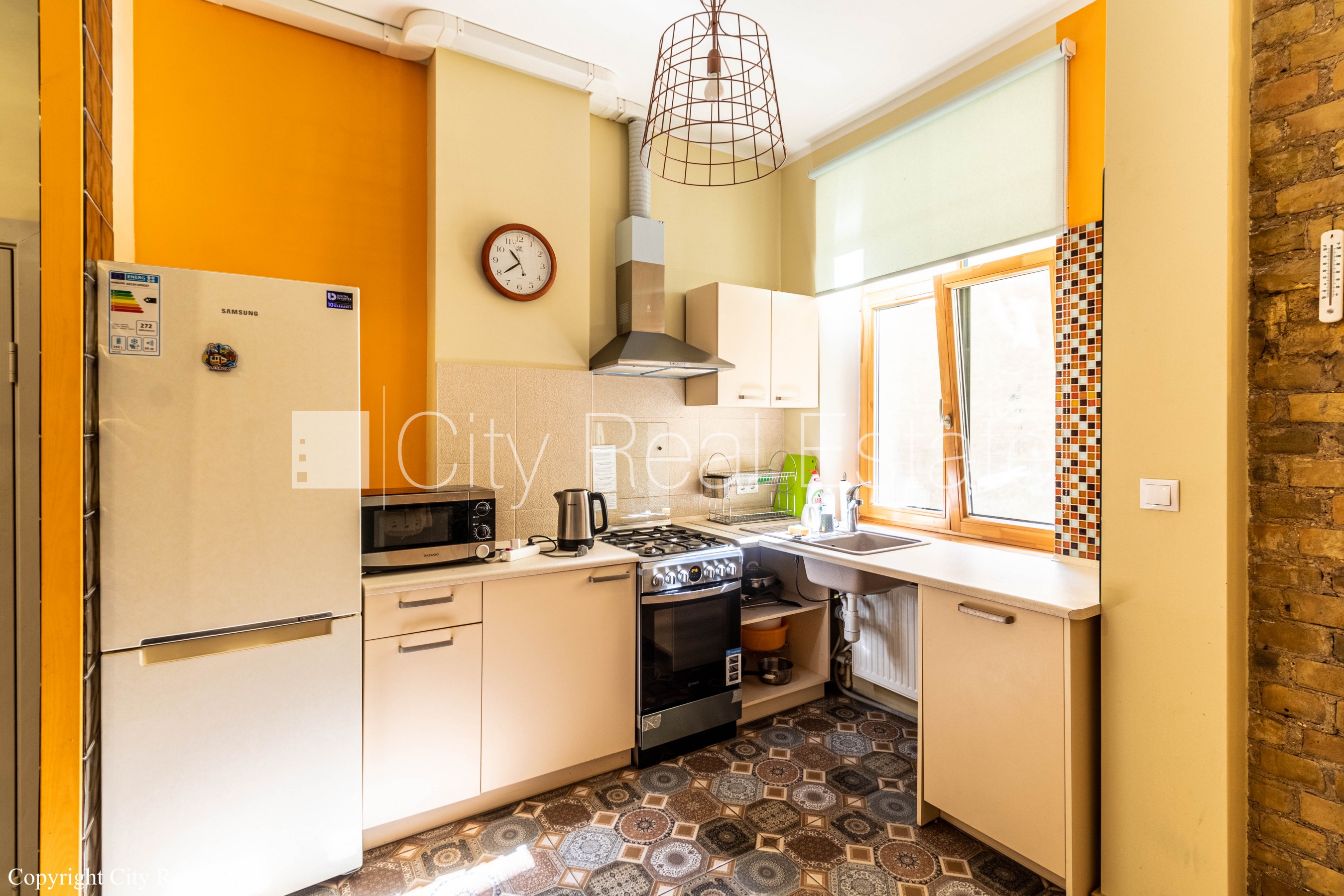 Sludinājumi. Pagalma ēka, renovēta māja, labiekārtots apzaļumots pagalms, slēgts pagalms, iežogota teritorija ar Cena: 1200 EUR/mēn Foto #16