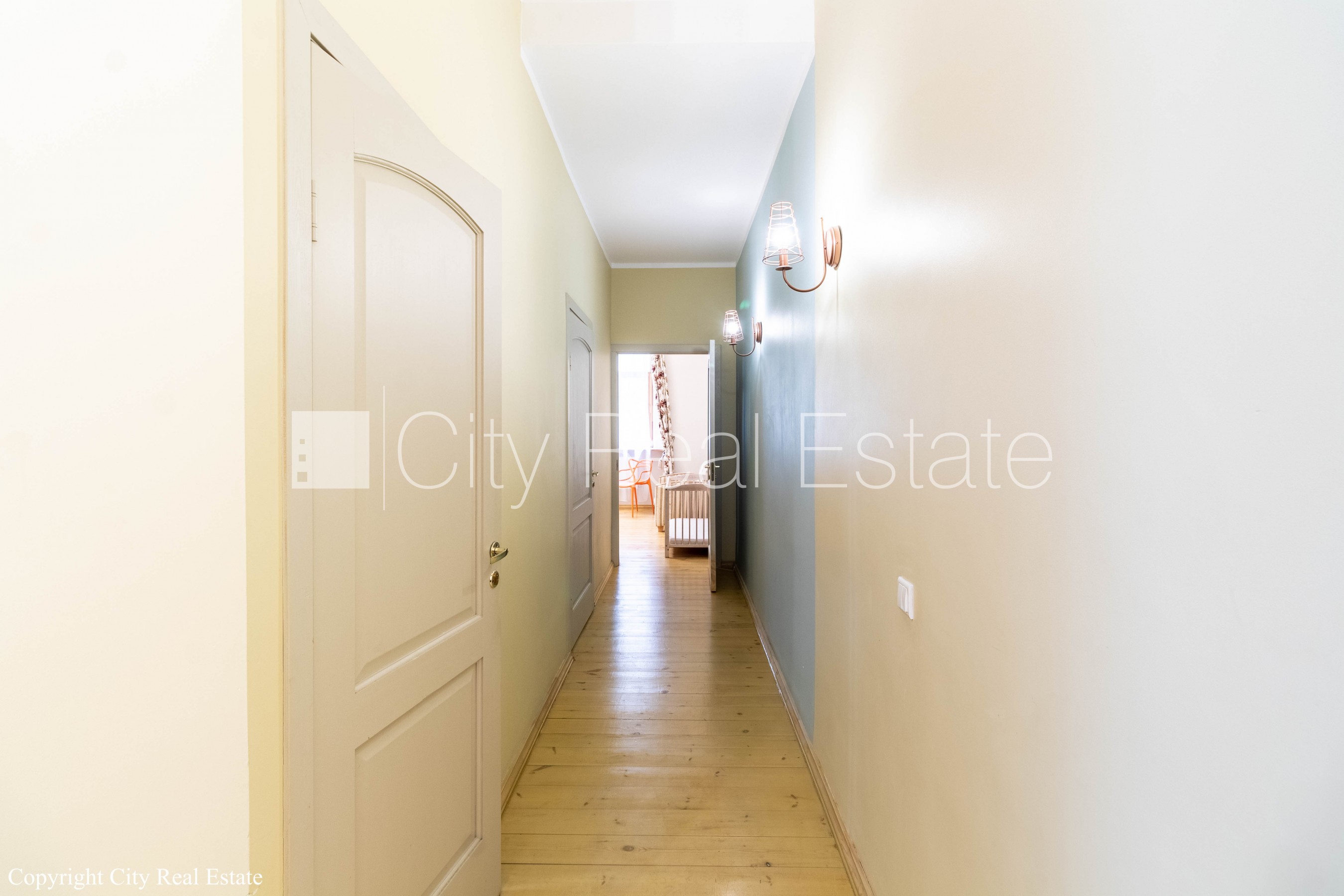 Sludinājumi. Pagalma ēka, renovēta māja, labiekārtots apzaļumots pagalms, slēgts pagalms, iežogota teritorija ar Cena: 1200 EUR/mēn Foto #3