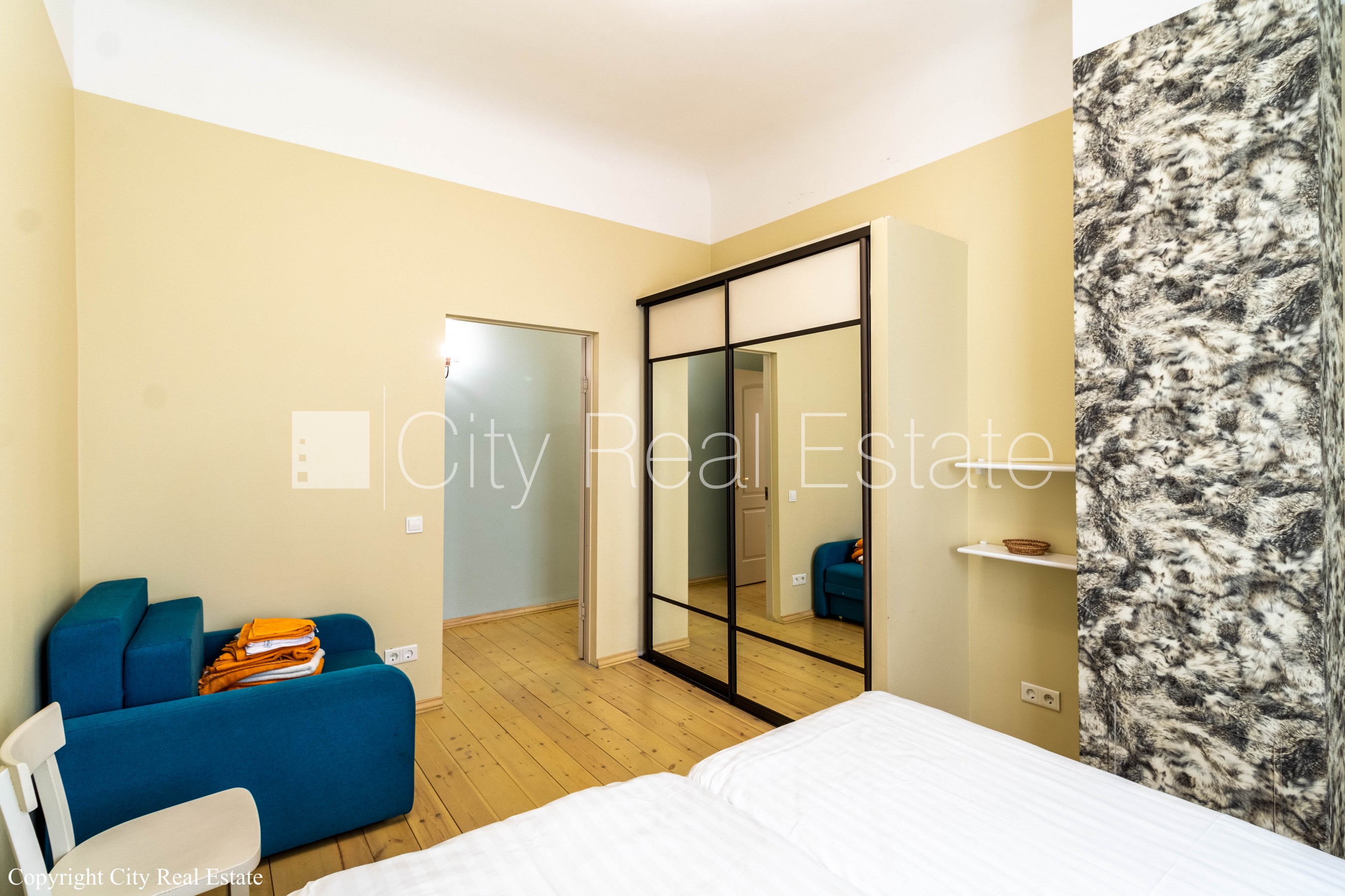 Sludinājumi. Pagalma ēka, renovēta māja, labiekārtots apzaļumots pagalms, slēgts pagalms, iežogota teritorija ar Cena: 1200 EUR/mēn Foto #11