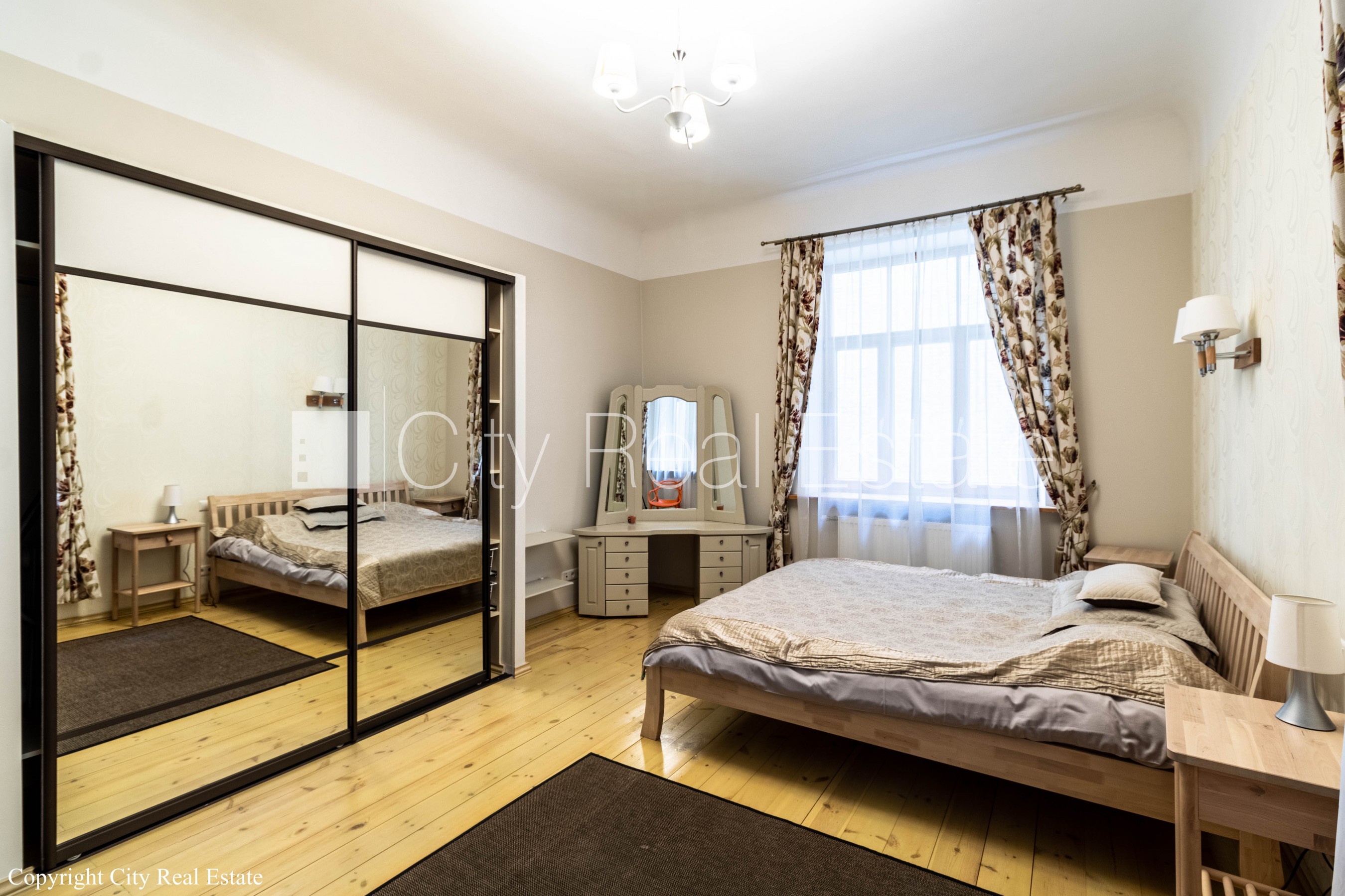 Sludinājumi. Pagalma ēka, renovēta māja, labiekārtots apzaļumots pagalms, slēgts pagalms, iežogota teritorija ar Cena: 1200 EUR/mēn Foto #5