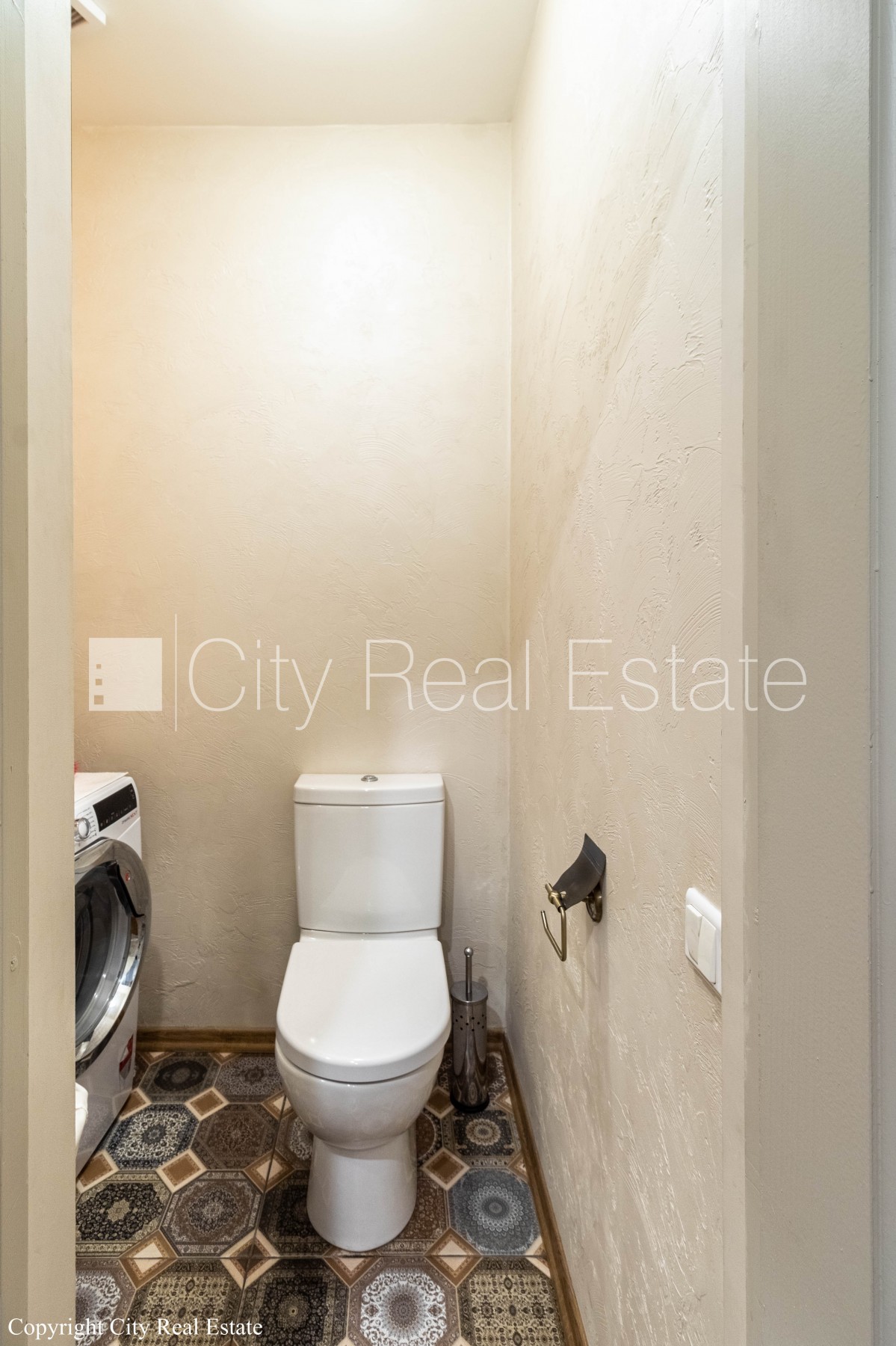 Sludinājumi. Pagalma ēka, renovēta māja, labiekārtots apzaļumots pagalms, slēgts pagalms, iežogota teritorija ar Cena: 1200 EUR/mēn Foto #18