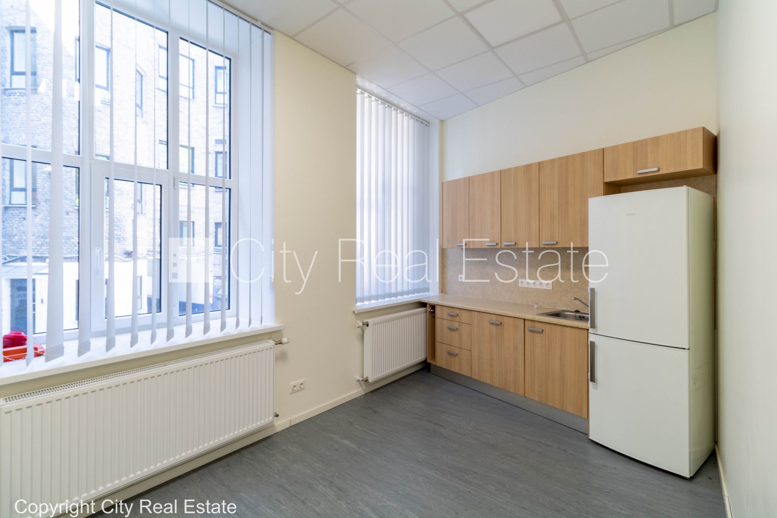 Sludinājumi. Fasādes māja, renovēta māja, viena kvadrātmetra apsaimniekošanas maksa mēnesī  1,6 EUR, apsargāta Cena: 7551 EUR/mēn Foto #5