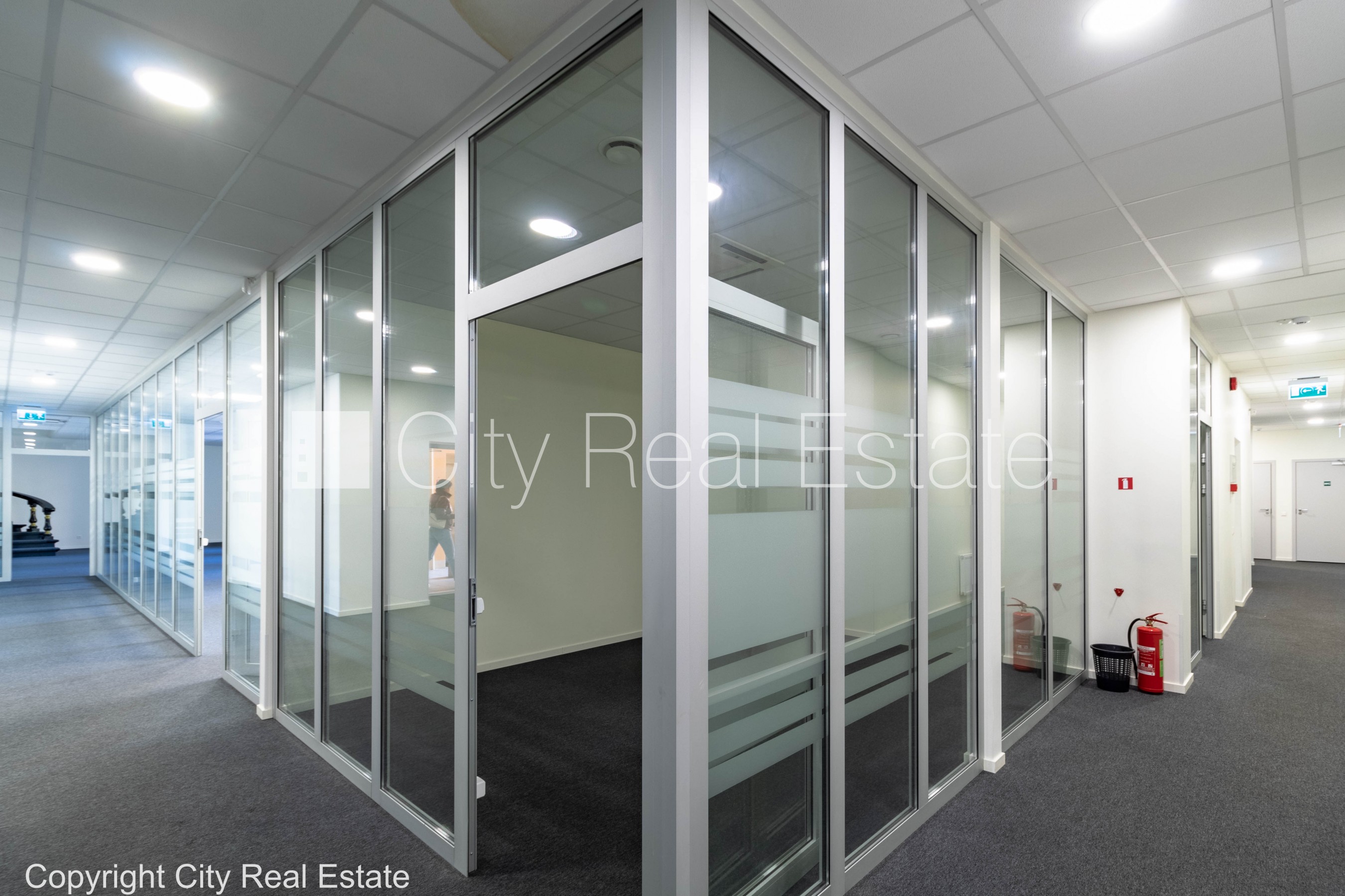 Sludinājumi. Fasādes māja, renovēta māja, viena kvadrātmetra apsaimniekošanas maksa mēnesī  1,6 EUR, apsargāta Cena: 7551 EUR/mēn Foto #3