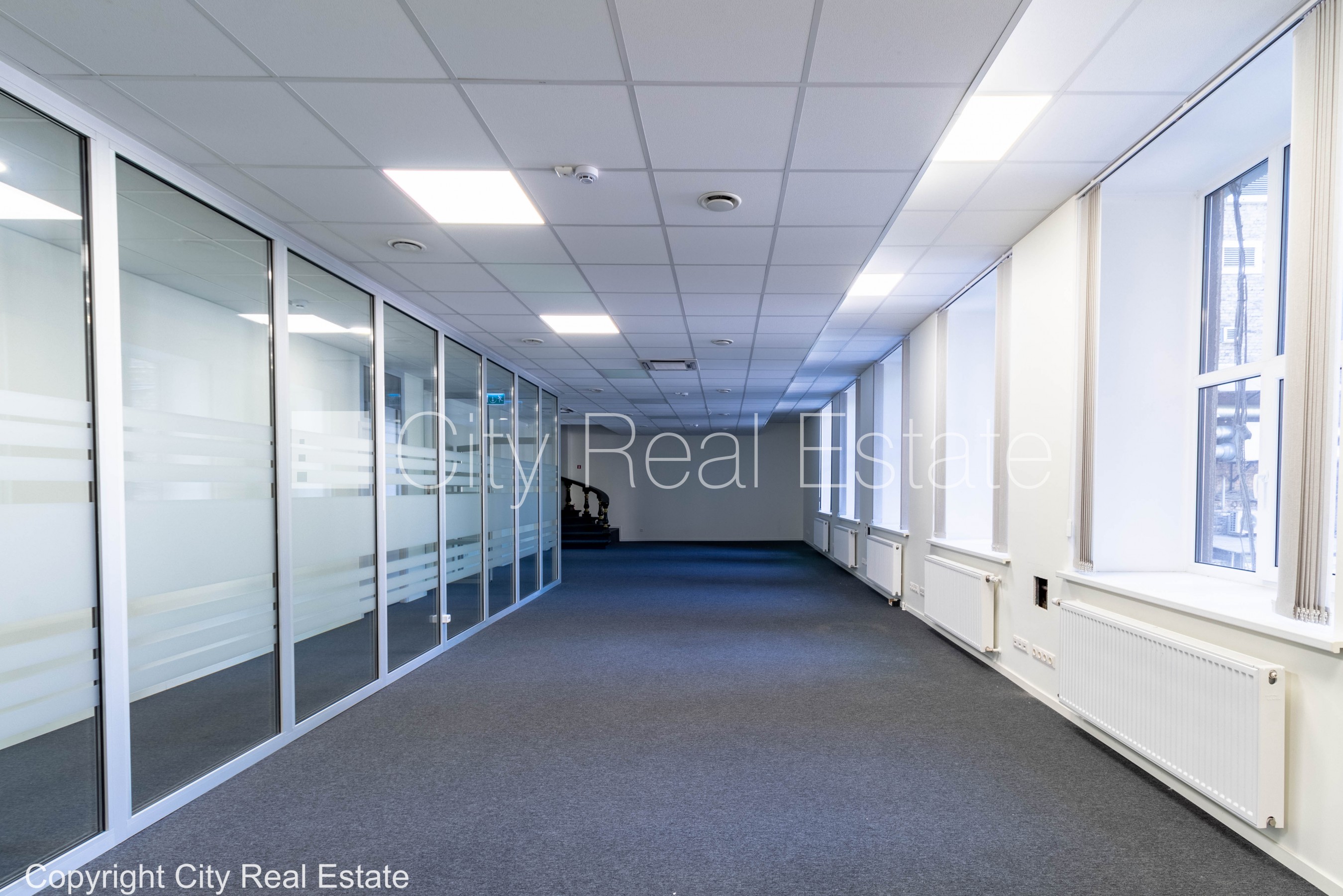 Sludinājumi. Fasādes māja, renovēta māja, viena kvadrātmetra apsaimniekošanas maksa mēnesī  1,6 EUR, apsargāta Cena: 7551 EUR/mēn Foto #2