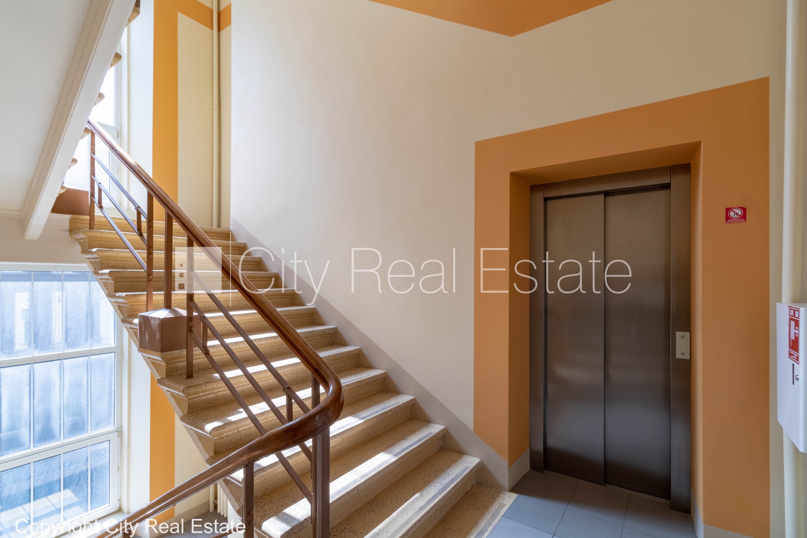 Sludinājumi. Fasādes māja, renovēta māja, viena kvadrātmetra apsaimniekošanas maksa mēnesī  1,6 EUR, apsargāta Cena: 7551 EUR/mēn Foto #9