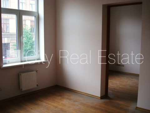 Sludinājumi. Pagalma māja, viena kvadrātmetra apsaimniekošanas maksa mēnesī , slēgta teritorija, ieeja no Cena: 390 EUR/mēn Foto #1