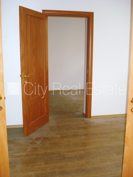 Sludinājumi. Pagalma māja, viena kvadrātmetra apsaimniekošanas maksa mēnesī , slēgta teritorija, ieeja no Cena: 390 EUR/mēn Foto #3