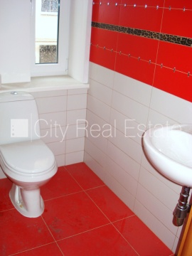 Sludinājumi. Pagalma māja, viena kvadrātmetra apsaimniekošanas maksa mēnesī , slēgta teritorija, ieeja no Cena: 390 EUR/mēn Foto #4