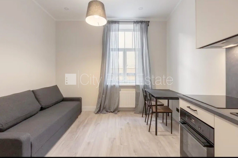 Sludinājumi. Projekts - Matīsa 38, fasādes māja, renovēta māja, labiekārtots apzaļumots pagalms, slēgts pagalms, Cena: 320 EUR/mēn Foto #2