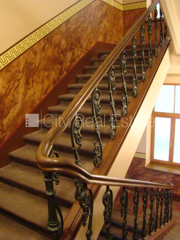 Sludinājumi. Fasādes māja, renovēta māja, ir lifts, kāpņu telpa pēc kapitālā remonta, logi vērsti uz pagalma Cena: 650 EUR/mēn Foto #12