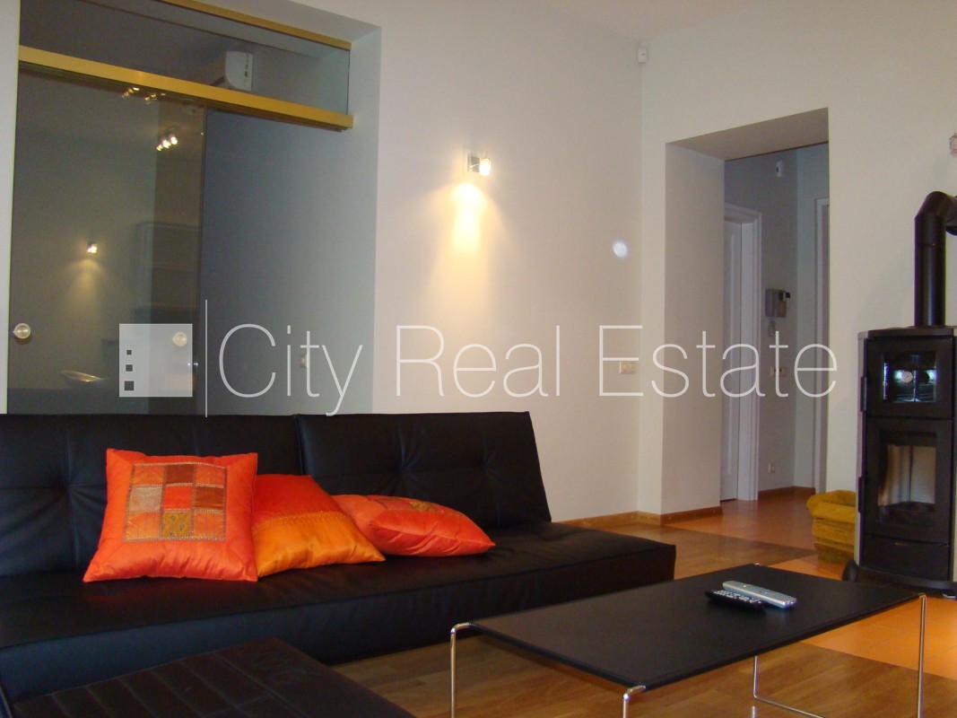 Sludinājumi. Fasādes māja, renovēta māja, ir lifts, kāpņu telpa pēc kapitālā remonta, logi vērsti uz pagalma Cena: 650 EUR/mēn Foto #6