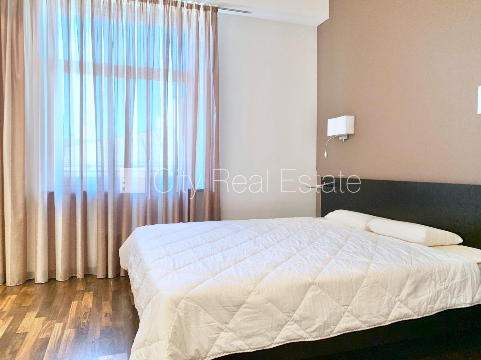 Sludinājumi. Jaunceltne, labiekārtots apzaļumots pagalms, slēgts pagalms, pazemes autostāvvieta, ir lifts, Cena: 1000 EUR/mēn Foto #3