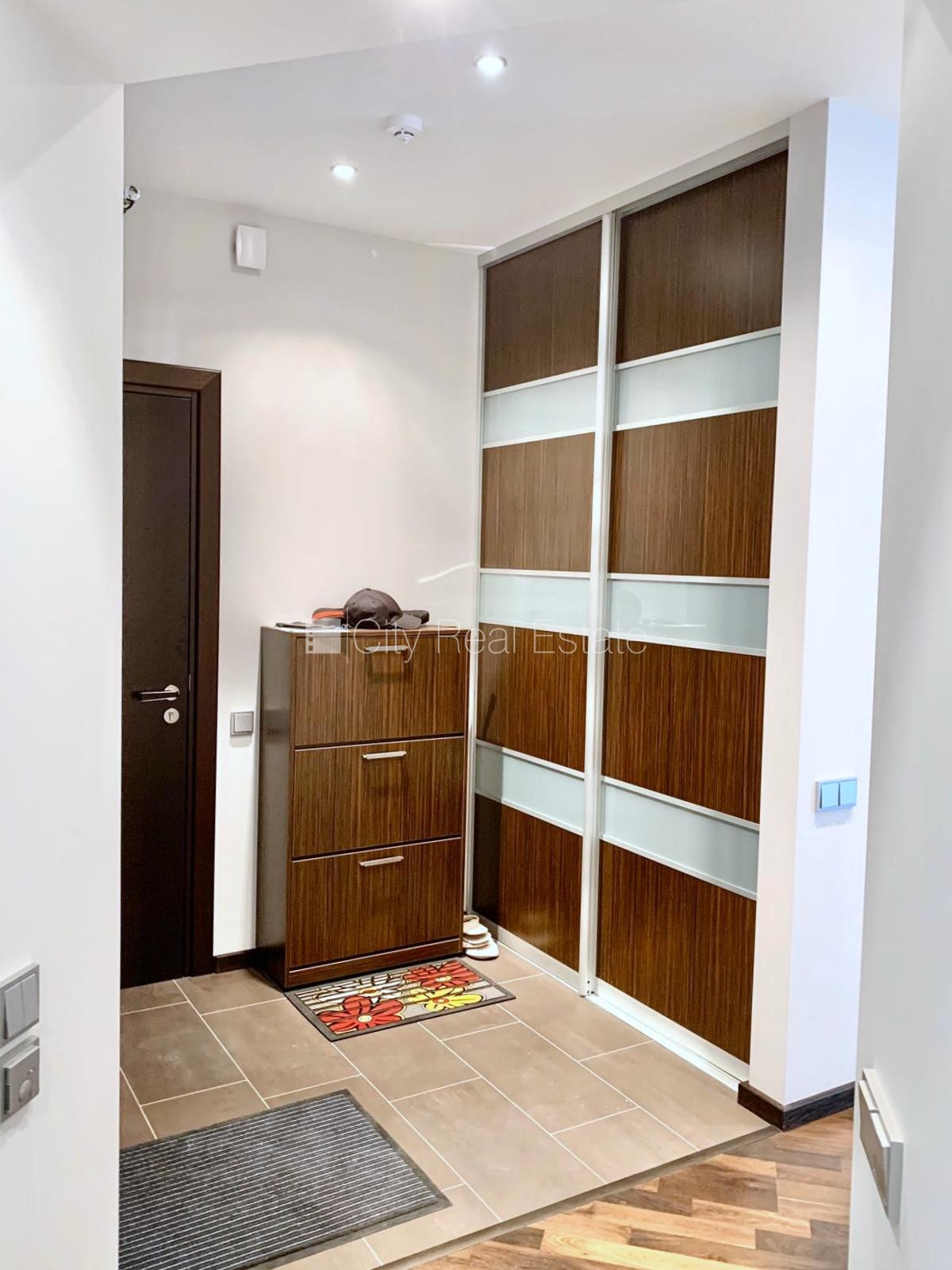 Sludinājumi. Jaunceltne, labiekārtots apzaļumots pagalms, slēgts pagalms, pazemes autostāvvieta, ir lifts, Cena: 1000 EUR/mēn Foto #16