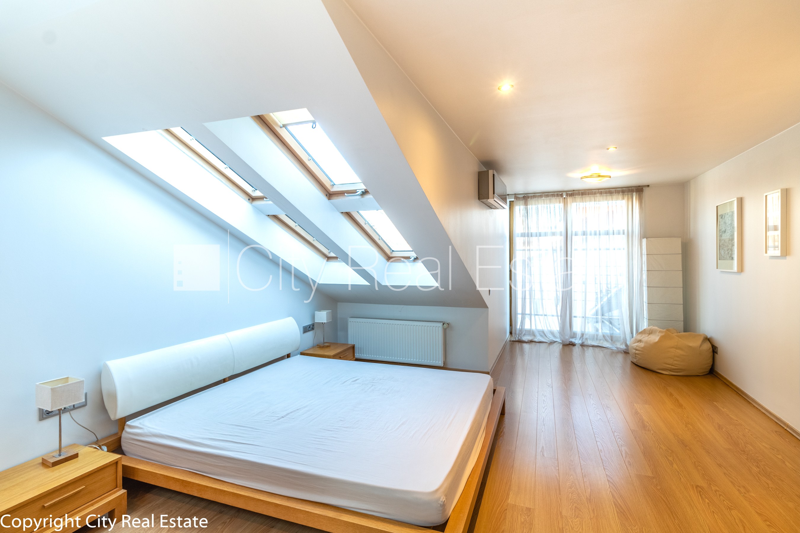 Sludinājumi. Mansards, franču balkons, divstāvīgs, centrālā apkure, koka stikla pakešu logi, jumta logi, Cena: 145000 EUR Foto #6