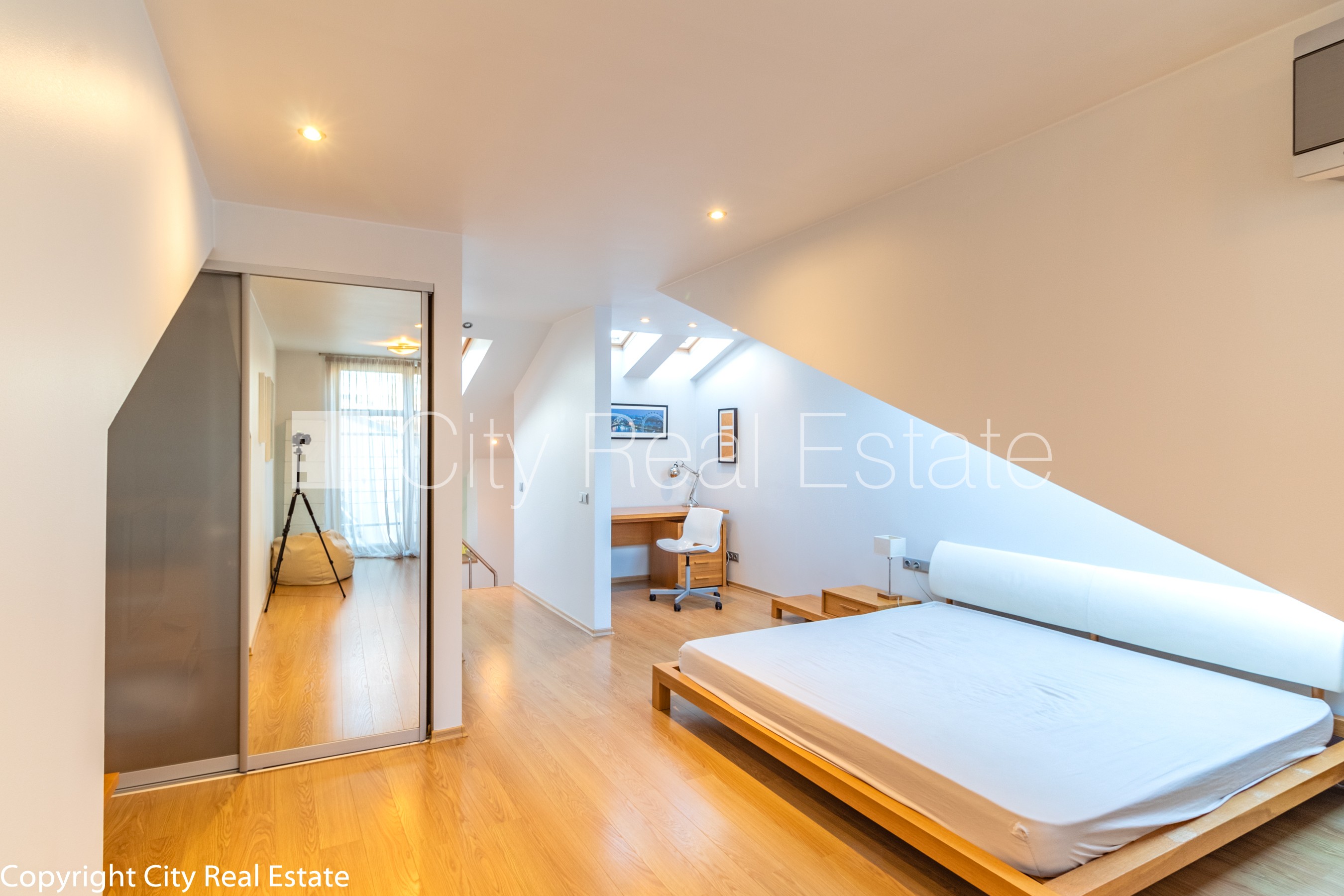 Sludinājumi. Mansards, franču balkons, divstāvīgs, centrālā apkure, koka stikla pakešu logi, jumta logi, Cena: 145000 EUR Foto #7