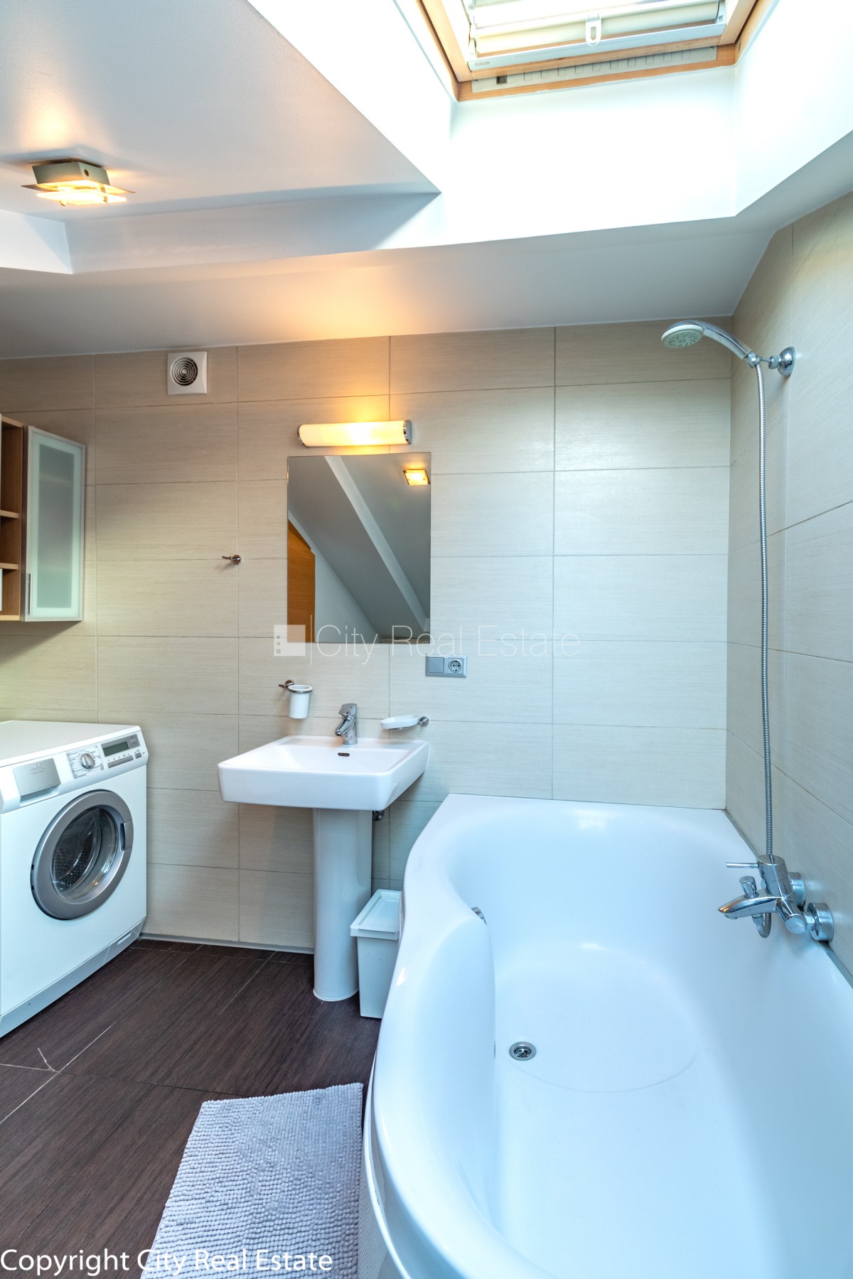 Sludinājumi. Mansards, franču balkons, divstāvīgs, centrālā apkure, koka stikla pakešu logi, jumta logi, Cena: 145000 EUR Foto #10