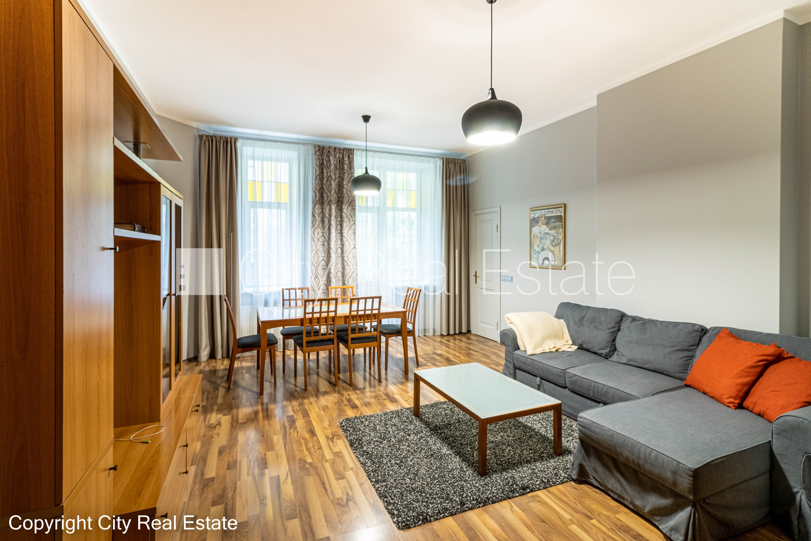 Объявление. Дом во дворе, реновированный дом, апартаменты люкс, балкон, окна выходят в обе стороны дома, Цена: 250000 EUR Foto #1