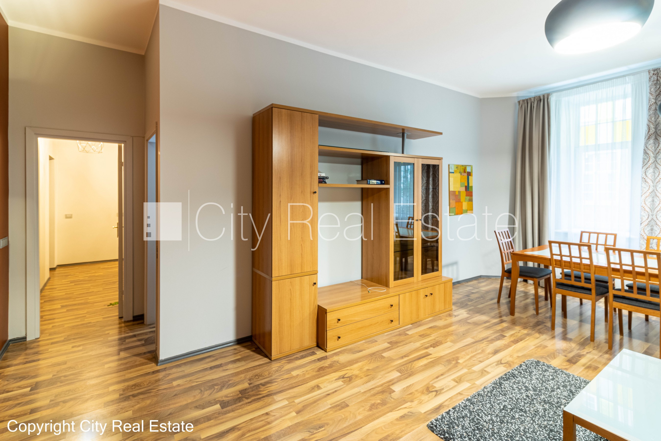 Объявление. Дом во дворе, реновированный дом, апартаменты люкс, балкон, окна выходят в обе стороны дома, Цена: 250000 EUR Foto #3