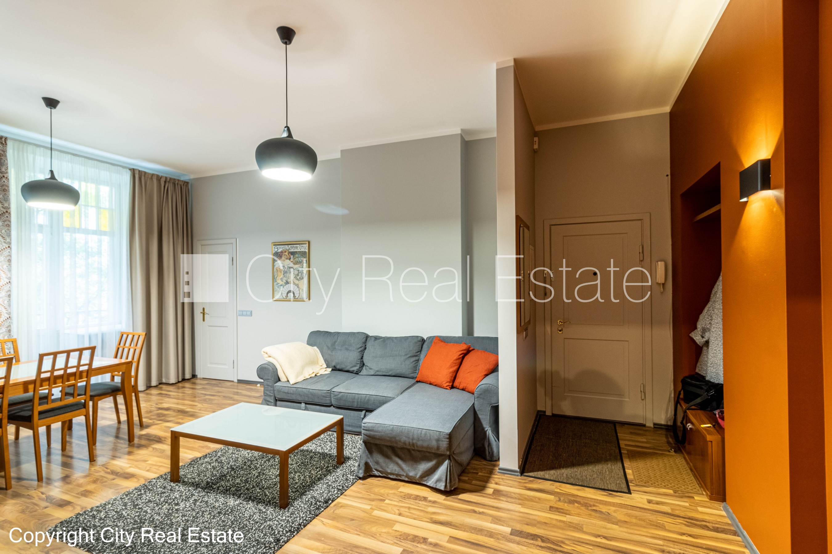 Объявление. Дом во дворе, реновированный дом, апартаменты люкс, балкон, окна выходят в обе стороны дома, Цена: 250000 EUR Foto #4