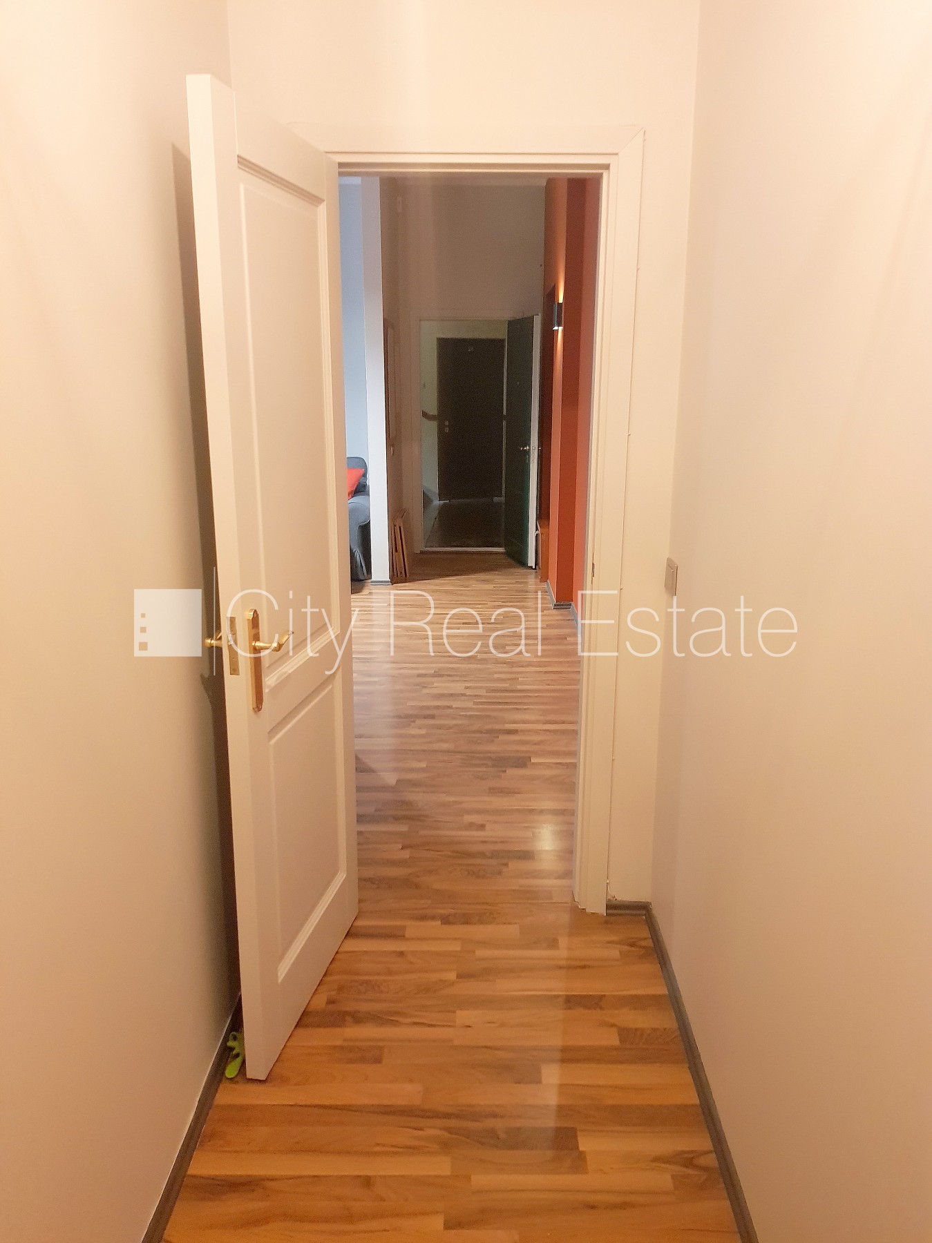 Объявление. Дом во дворе, реновированный дом, апартаменты люкс, балкон, окна выходят в обе стороны дома, Цена: 250000 EUR Foto #16