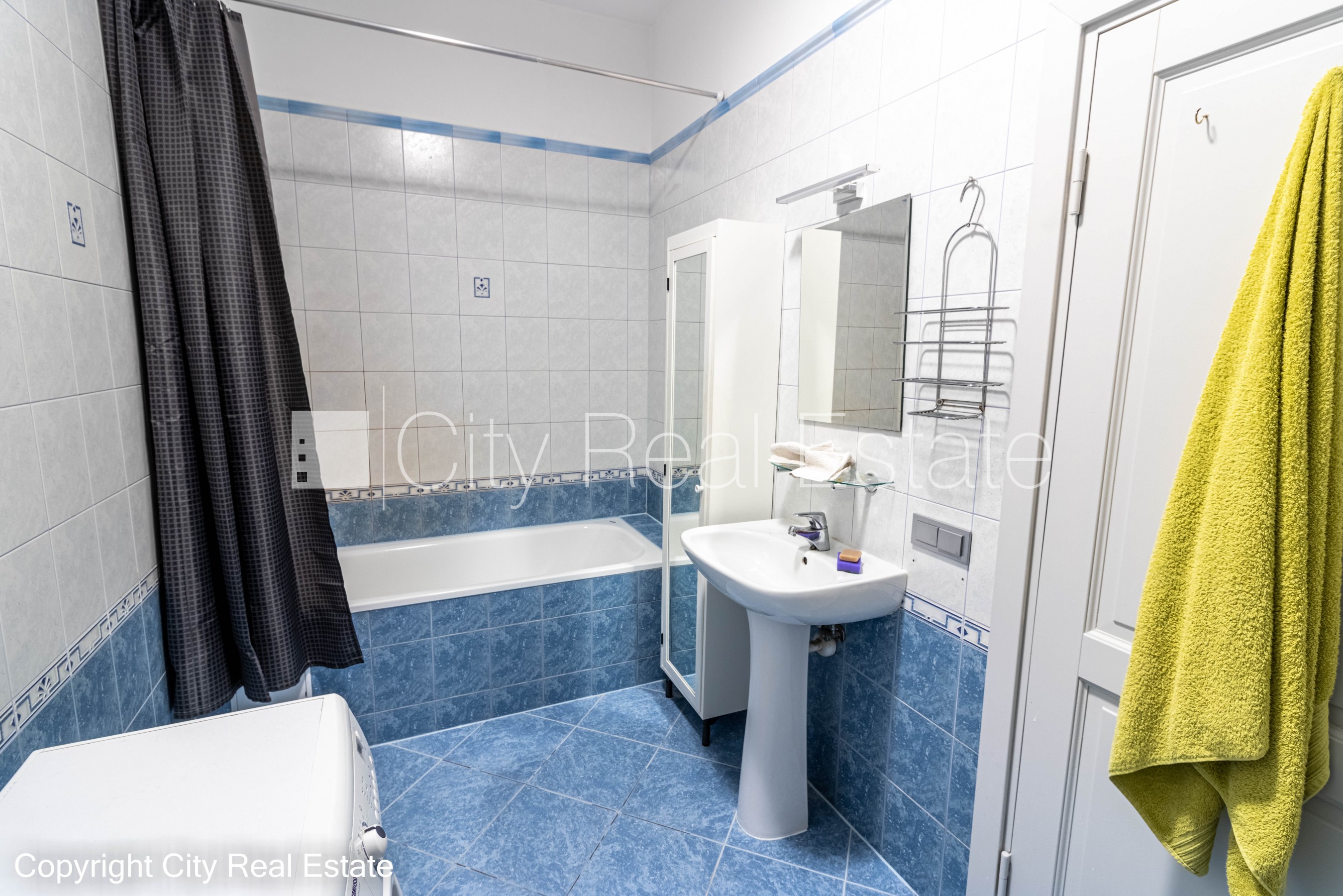 Объявление. Дом во дворе, реновированный дом, апартаменты люкс, балкон, окна выходят в обе стороны дома, Цена: 250000 EUR Foto #14