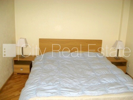 Объявление. Фасадный дом, вход с улицы, лестничная клетка после косметического ремонта, окна выходят на улицу, Цена: 620 EUR/мес. Foto #3