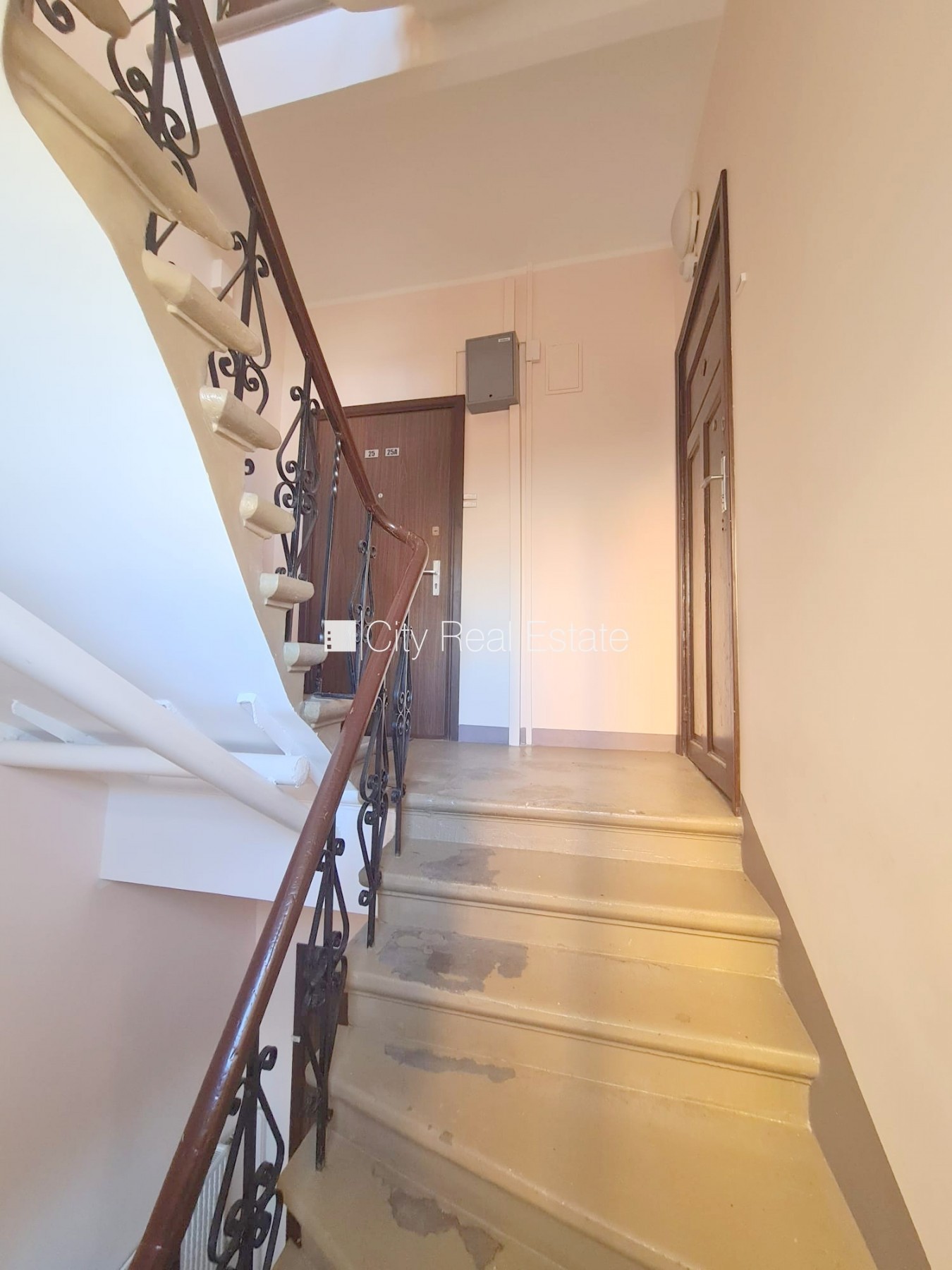 Объявление. Фасадный дом, вход с улицы, лестничная клетка после косметического ремонта, окна выходят на улицу, Цена: 620 EUR/мес. Foto #11