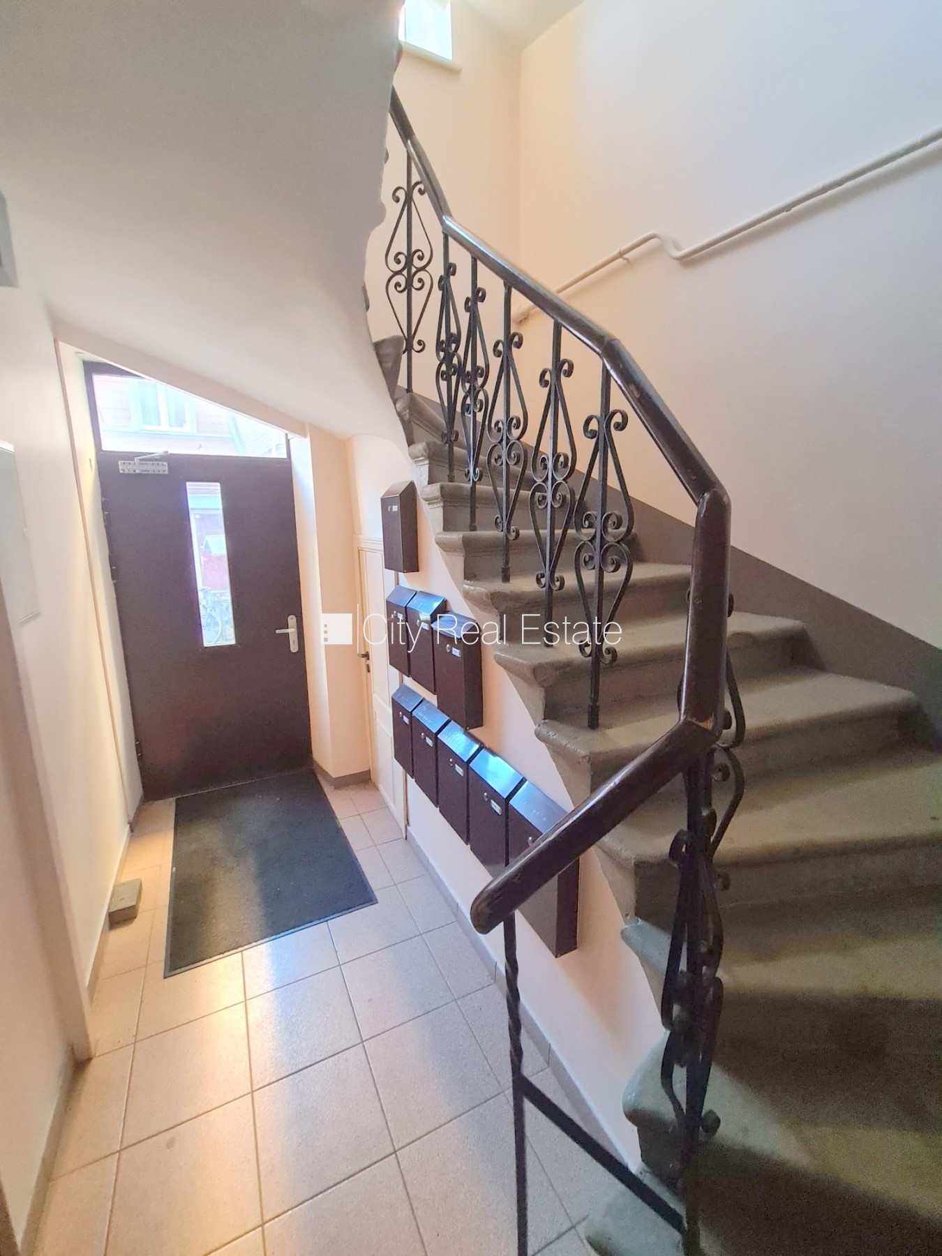 Объявление. Фасадный дом, вход с улицы, лестничная клетка после косметического ремонта, окна выходят на улицу, Цена: 620 EUR/мес. Foto #12