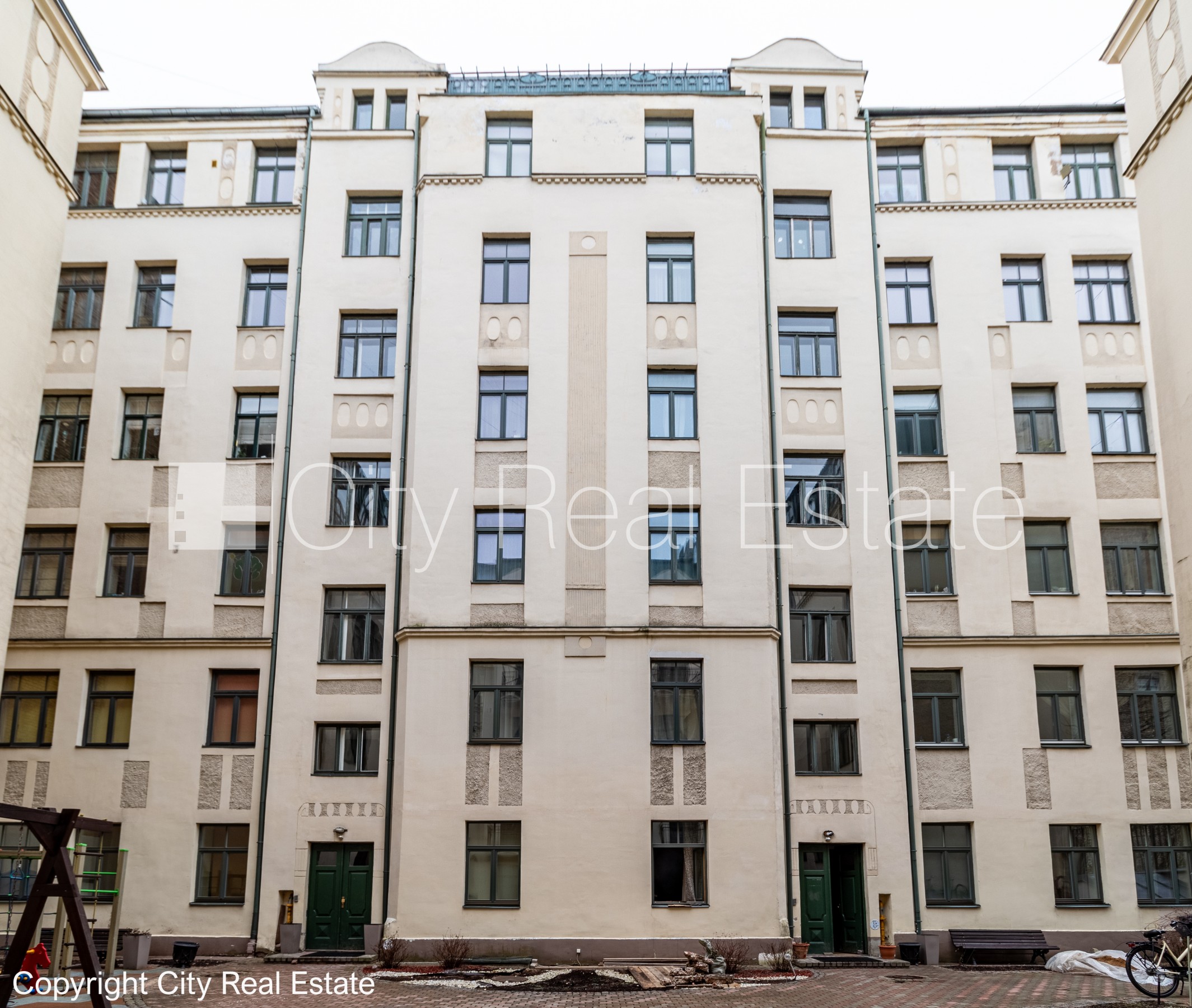 Sludinājumi. Pagalma ēka, renovēta māja, slēgts pagalms, ieeja no pagalma, ir lifts, kāpņu telpa pēc kosmētiskā Cena: 600 EUR/mēn Foto #21