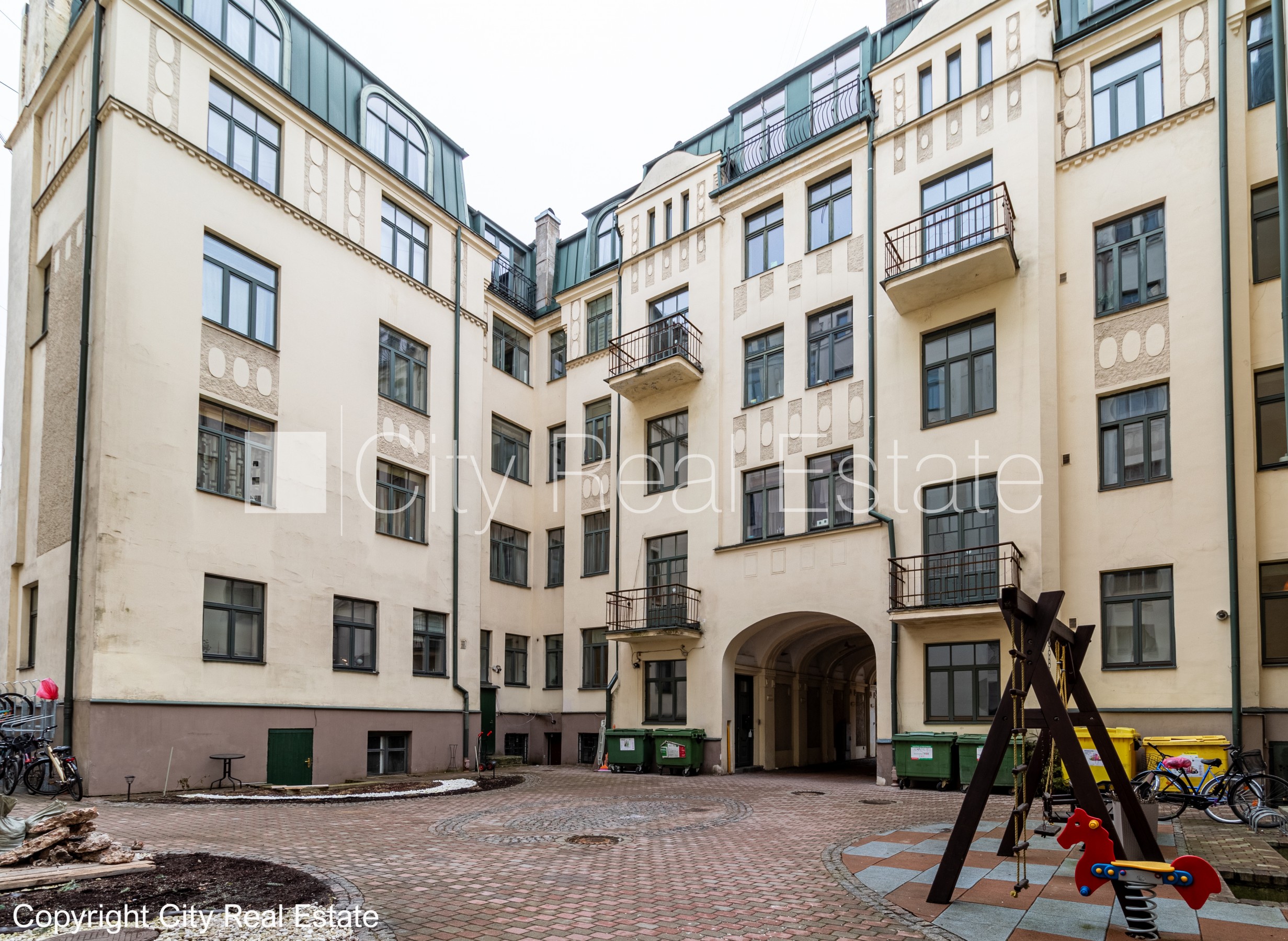 Sludinājumi. Pagalma ēka, renovēta māja, slēgts pagalms, ieeja no pagalma, ir lifts, kāpņu telpa pēc kosmētiskā Cena: 600 EUR/mēn Foto #20