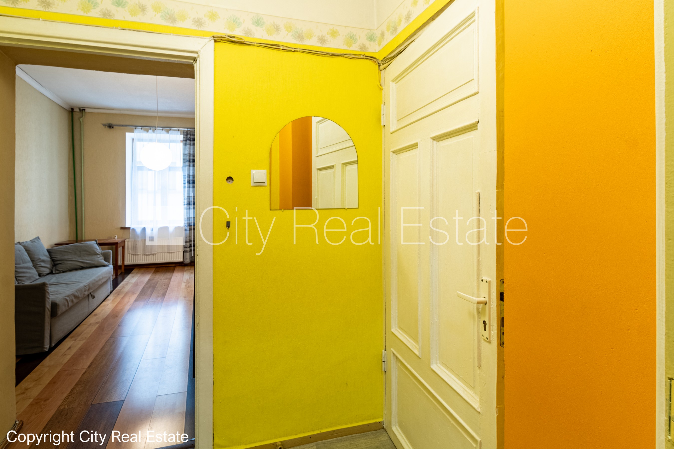 Sludinājumi. Pagalma ēka, renovēta māja, slēgts pagalms, ieeja no pagalma, ir lifts, kāpņu telpa pēc kosmētiskā Cena: 600 EUR/mēn Foto #15