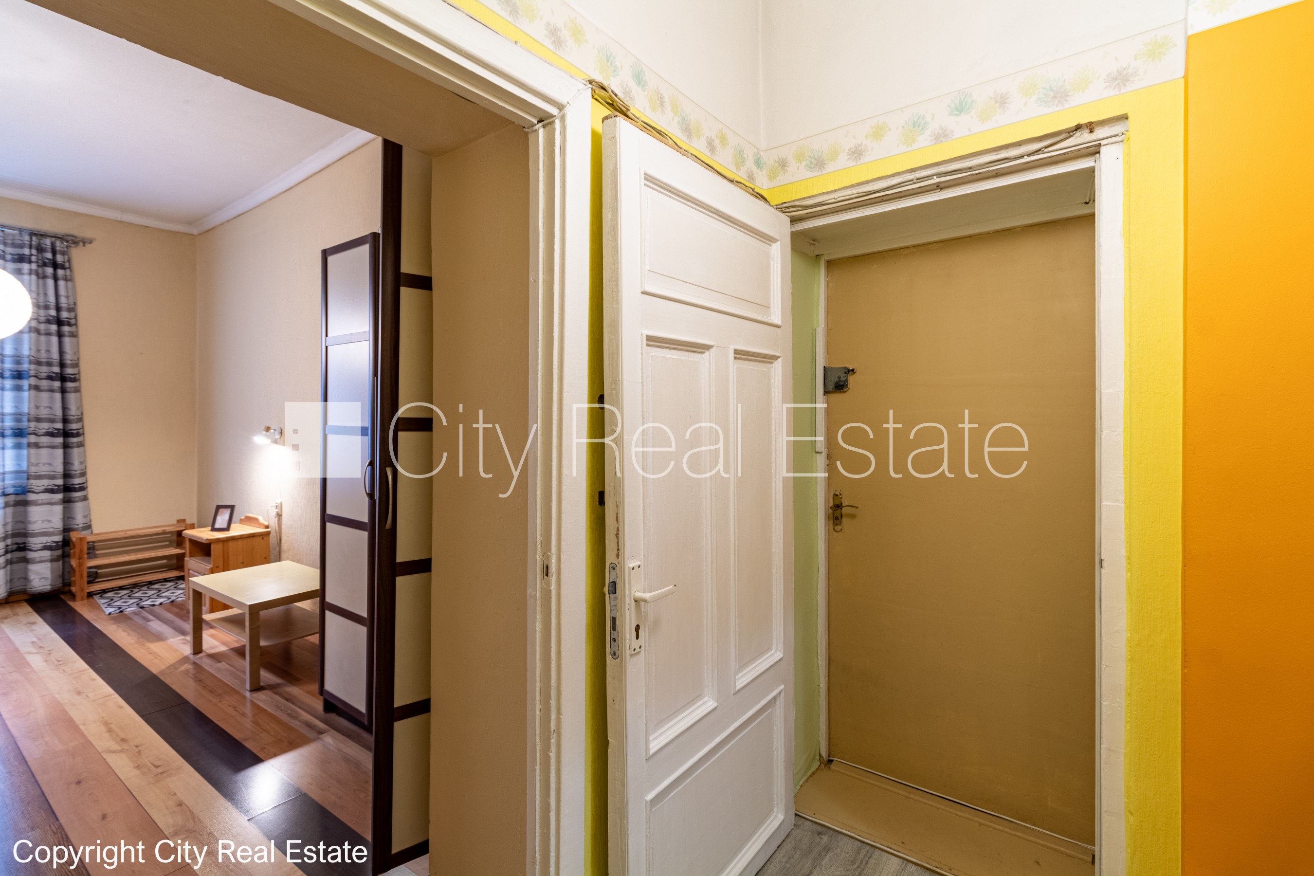 Sludinājumi. Pagalma ēka, renovēta māja, slēgts pagalms, ieeja no pagalma, ir lifts, kāpņu telpa pēc kosmētiskā Cena: 600 EUR/mēn Foto #16