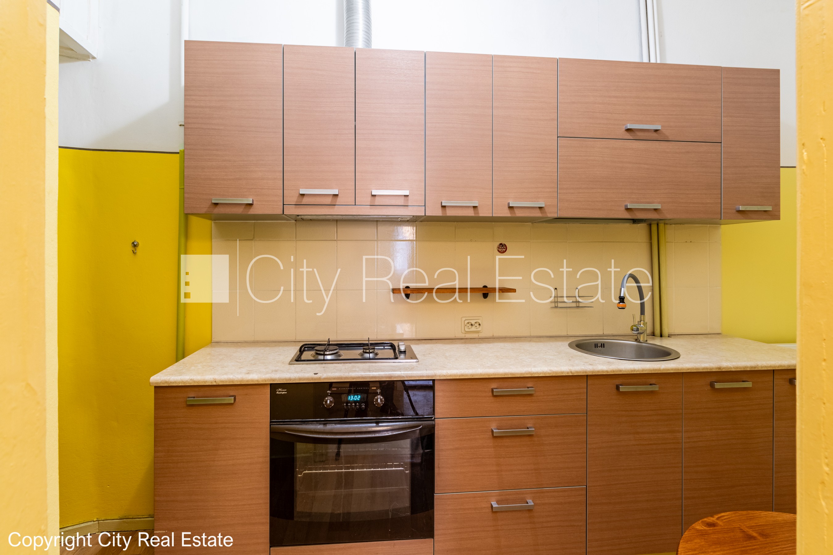 Sludinājumi. Pagalma ēka, renovēta māja, slēgts pagalms, ieeja no pagalma, ir lifts, kāpņu telpa pēc kosmētiskā Cena: 600 EUR/mēn Foto #8