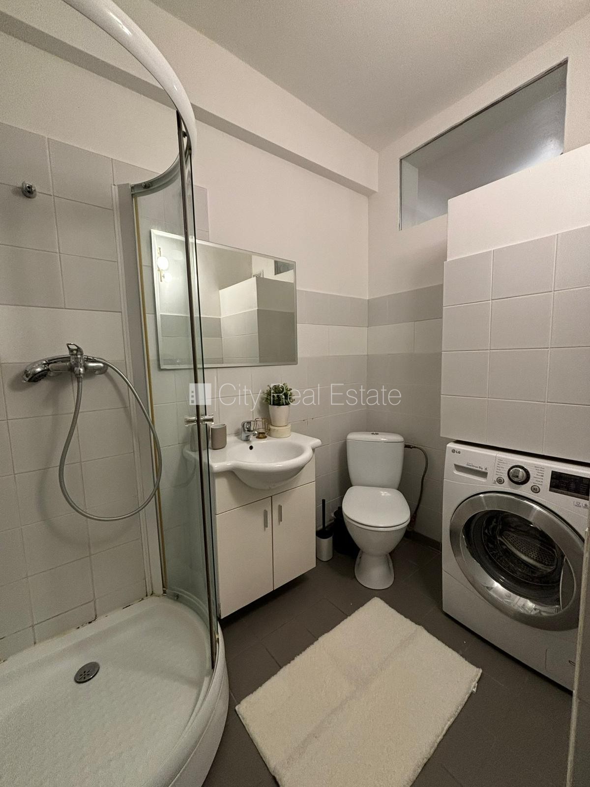 Sludinājumi. Fasādes māja, restaurēta māja, labiekārtots apzaļumots pagalms, slēgts pagalms, vieta vairākām Cena: 89000 EUR Foto #14