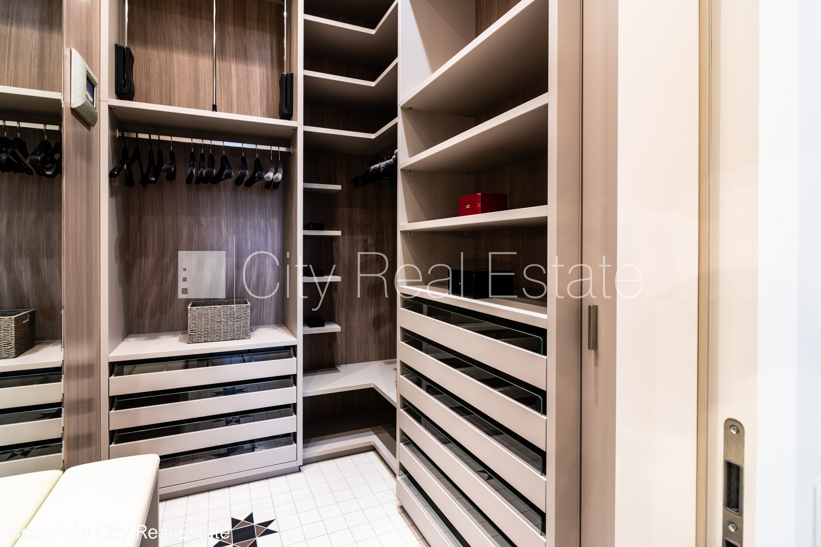 Sludinājumi. Projekts - Elizabetes 10 B, zeme īpašumā, fasādes māja, renovēta māja, ķieģeļu mūra sienas, fasāde Cena: 590000 EUR Foto #19