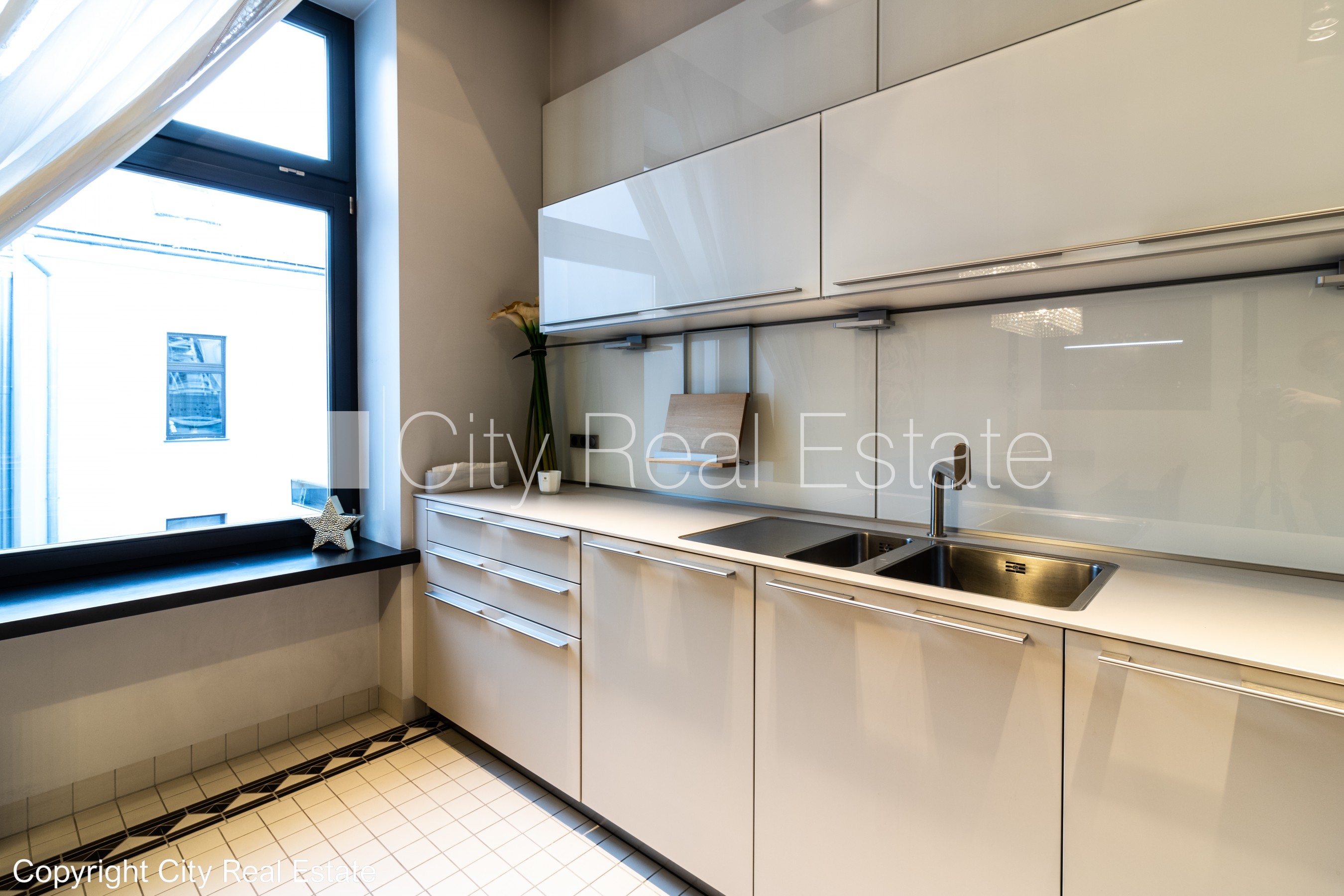 Sludinājumi. Projekts - Elizabetes 10 B, zeme īpašumā, fasādes māja, renovēta māja, ķieģeļu mūra sienas, fasāde Cena: 590000 EUR Foto #9