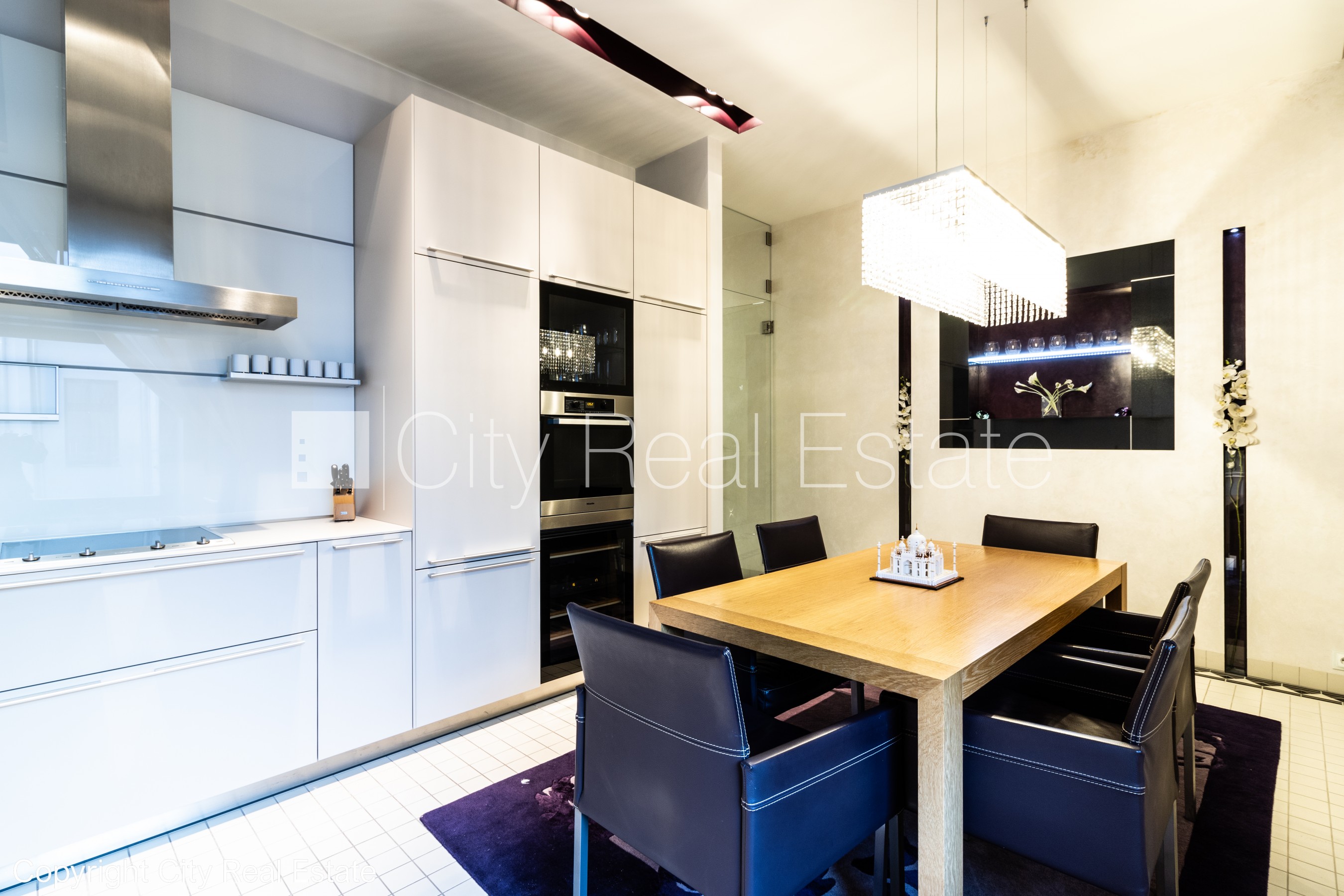 Sludinājumi. Projekts - Elizabetes 10 B, zeme īpašumā, fasādes māja, renovēta māja, ķieģeļu mūra sienas, fasāde Cena: 590000 EUR Foto #10