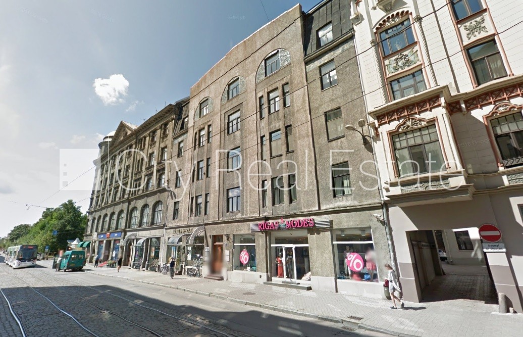 Объявление. Фасадный дом, вход с улицы, лифт, лестничная клетка после капитального ремонта, балкон, Цена: 1200 EUR/мес. Foto #4