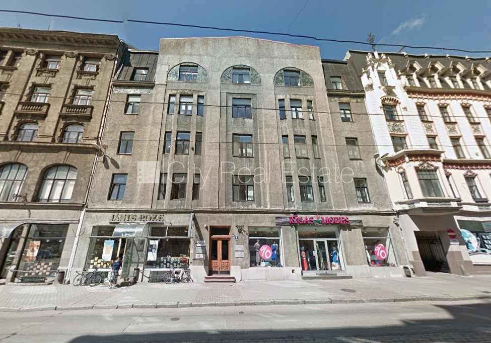 Объявление. Фасадный дом, вход с улицы, лифт, лестничная клетка после капитального ремонта, балкон, Цена: 1200 EUR/мес. Foto #1