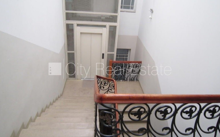 Объявление. Фасадный дом, вход с улицы, лифт, лестничная клетка после капитального ремонта, балкон, Цена: 1200 EUR/мес. Foto #8