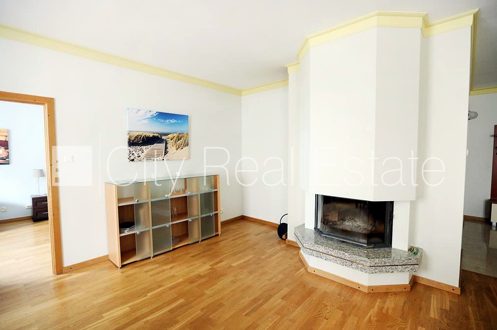 Sludinājumi. Zeme īpašumā, fasādes māja, renovēta māja, bruģēts piebraucamais ceļš, slēgts pagalms, ieeja no Cena: 272000 EUR Foto #5