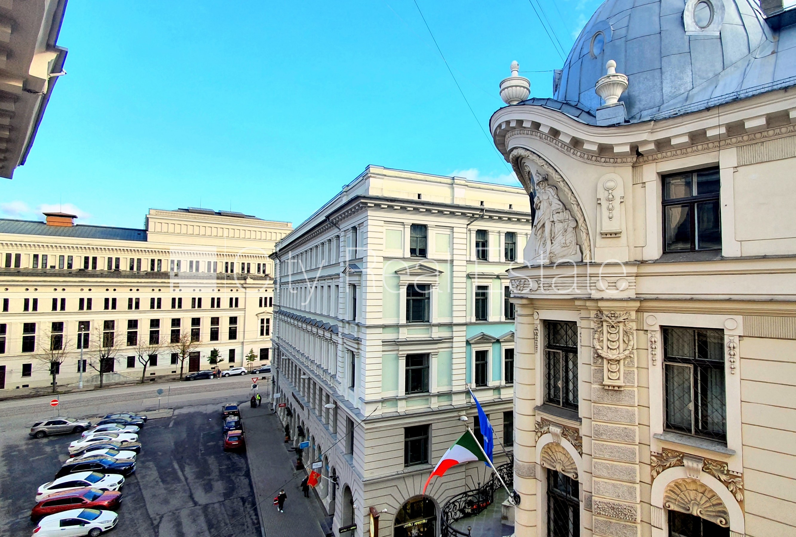 Sludinājumi. Zeme īpašumā, fasādes māja, renovēta māja, bruģēts piebraucamais ceļš, slēgts pagalms, ieeja no Cena: 272000 EUR Foto #11