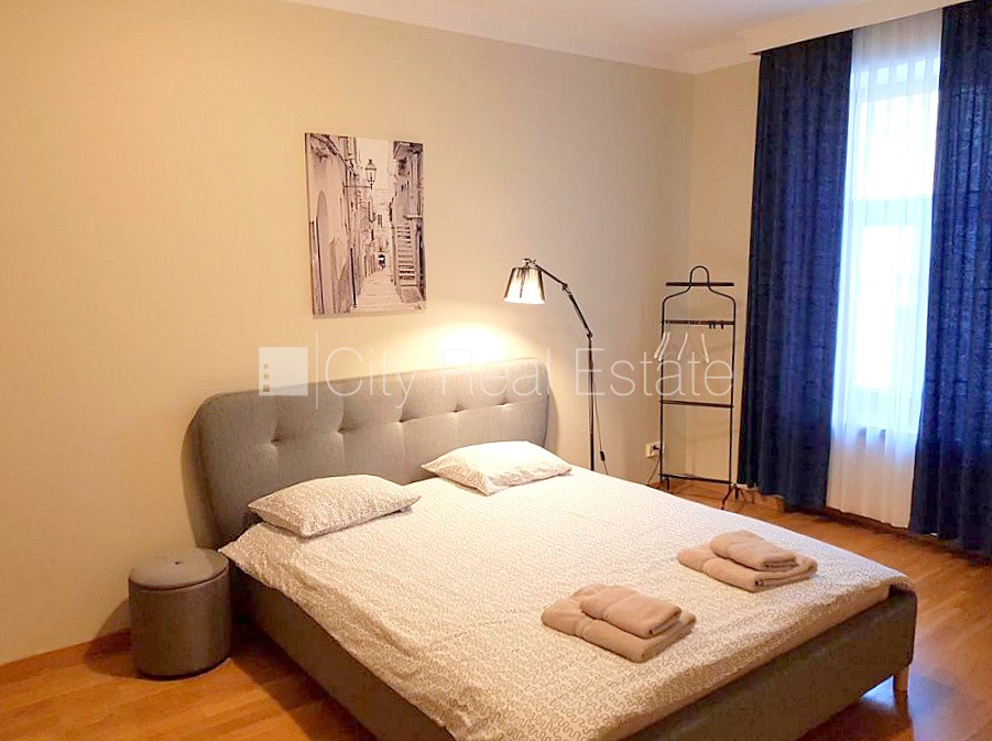 Sludinājumi. Zeme īpašumā, fasādes māja, renovēta māja, bruģēts piebraucamais ceļš, slēgts pagalms, ieeja no Cena: 272000 EUR Foto #13