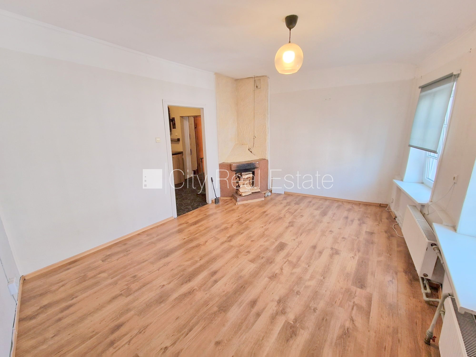 Объявление. Фасадный дом, реновированный дом, закрытый двор, вход с улицы, лестничная клетка после Цена: 240 EUR/мес. Foto #5