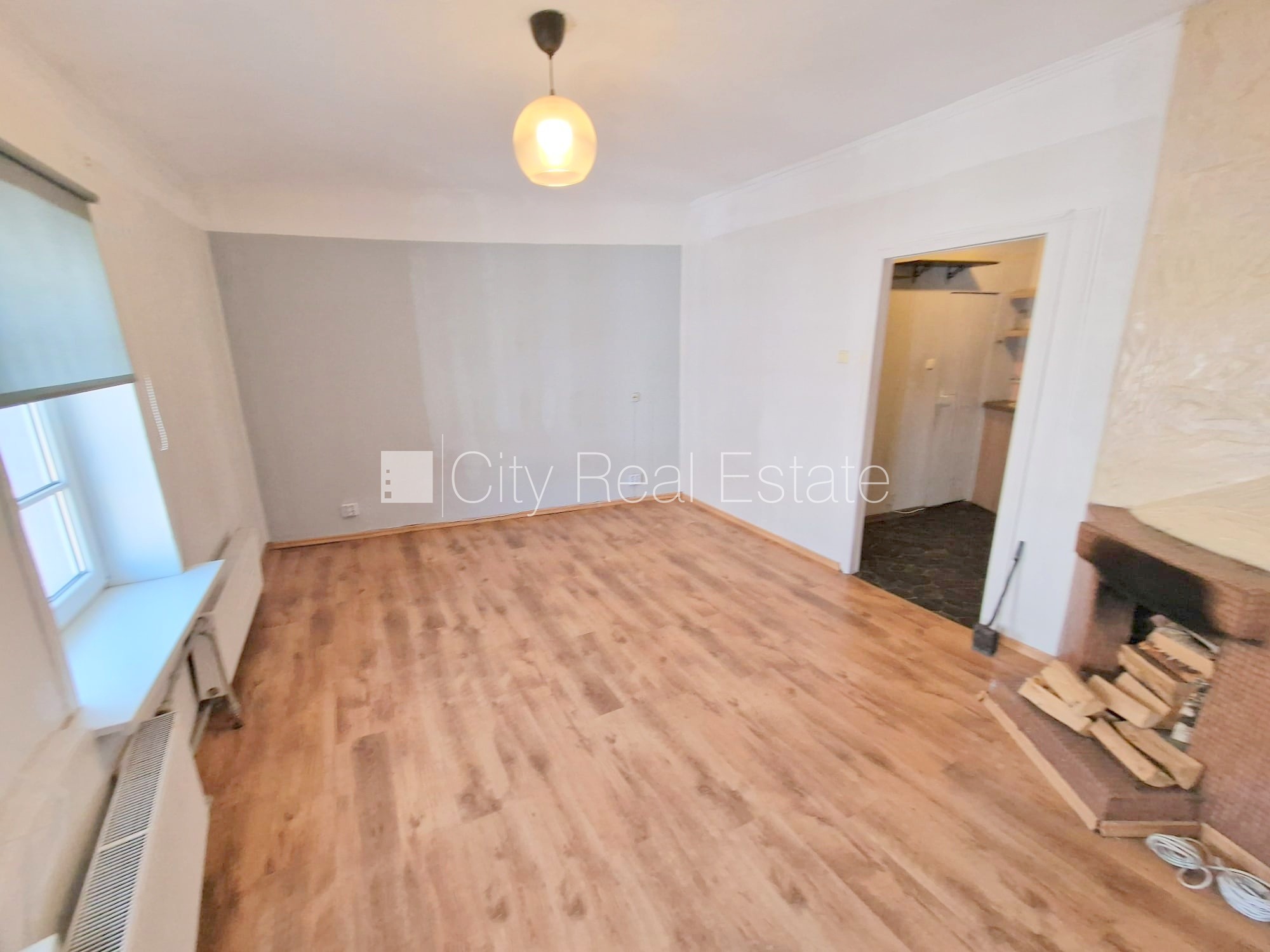 Объявление. Фасадный дом, реновированный дом, закрытый двор, вход с улицы, лестничная клетка после Цена: 240 EUR/мес. Foto #7