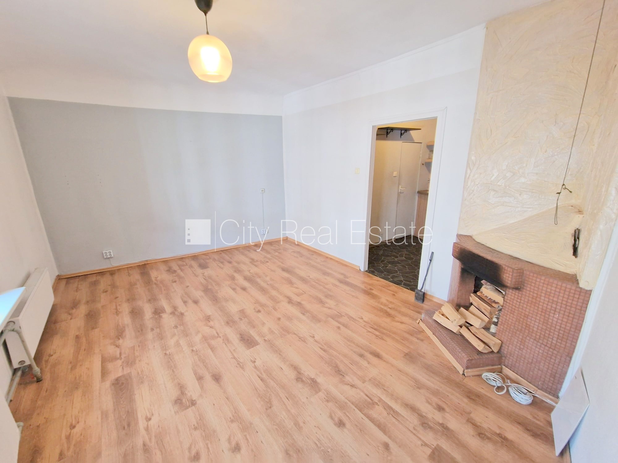 Объявление. Фасадный дом, реновированный дом, закрытый двор, вход с улицы, лестничная клетка после Цена: 240 EUR/мес. Foto #8